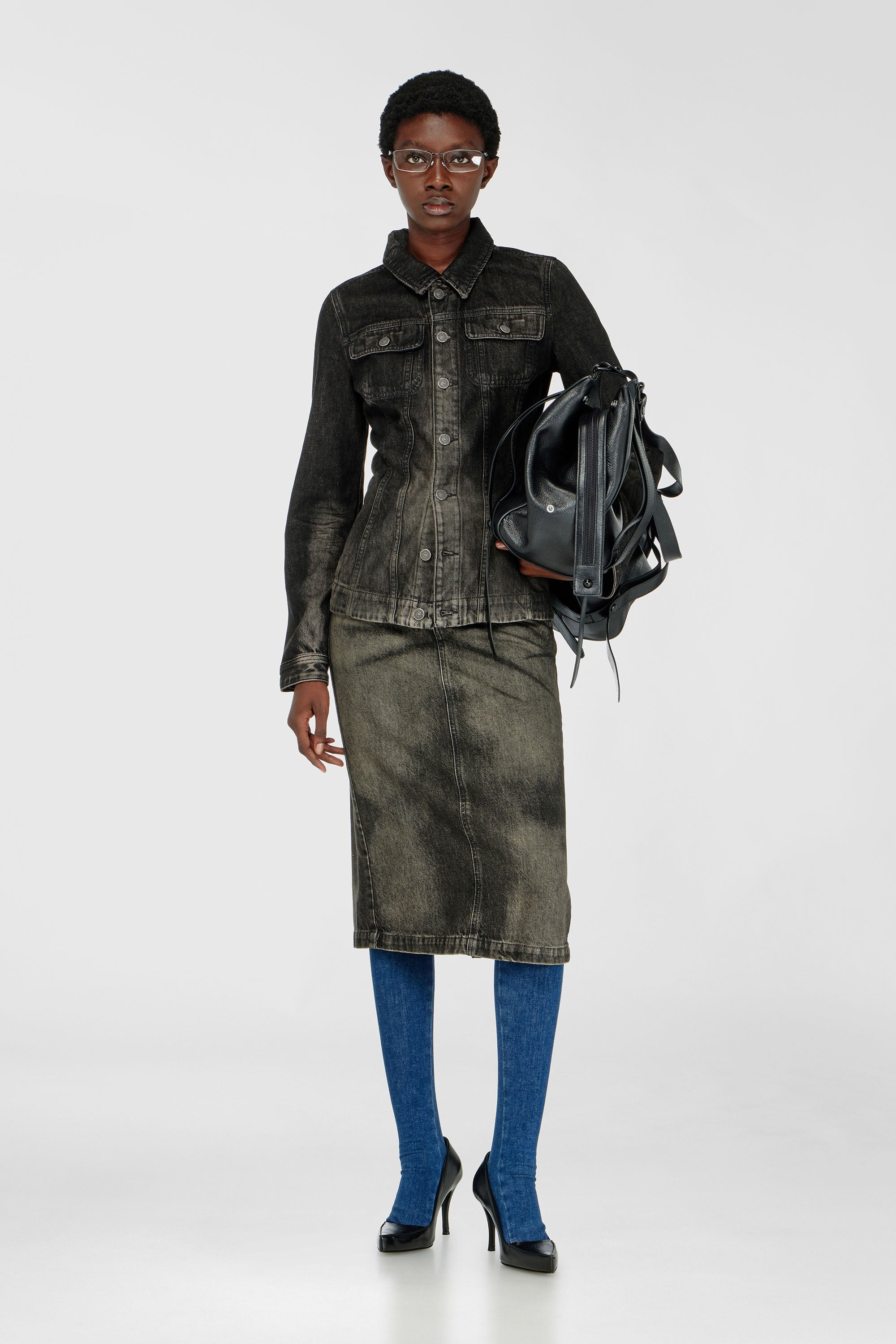 Diesel - DE-KATERIN-FSJ, Female's Fitted trucker jacket in dirty-effect denim in ブラック/ダークグレー - 1
