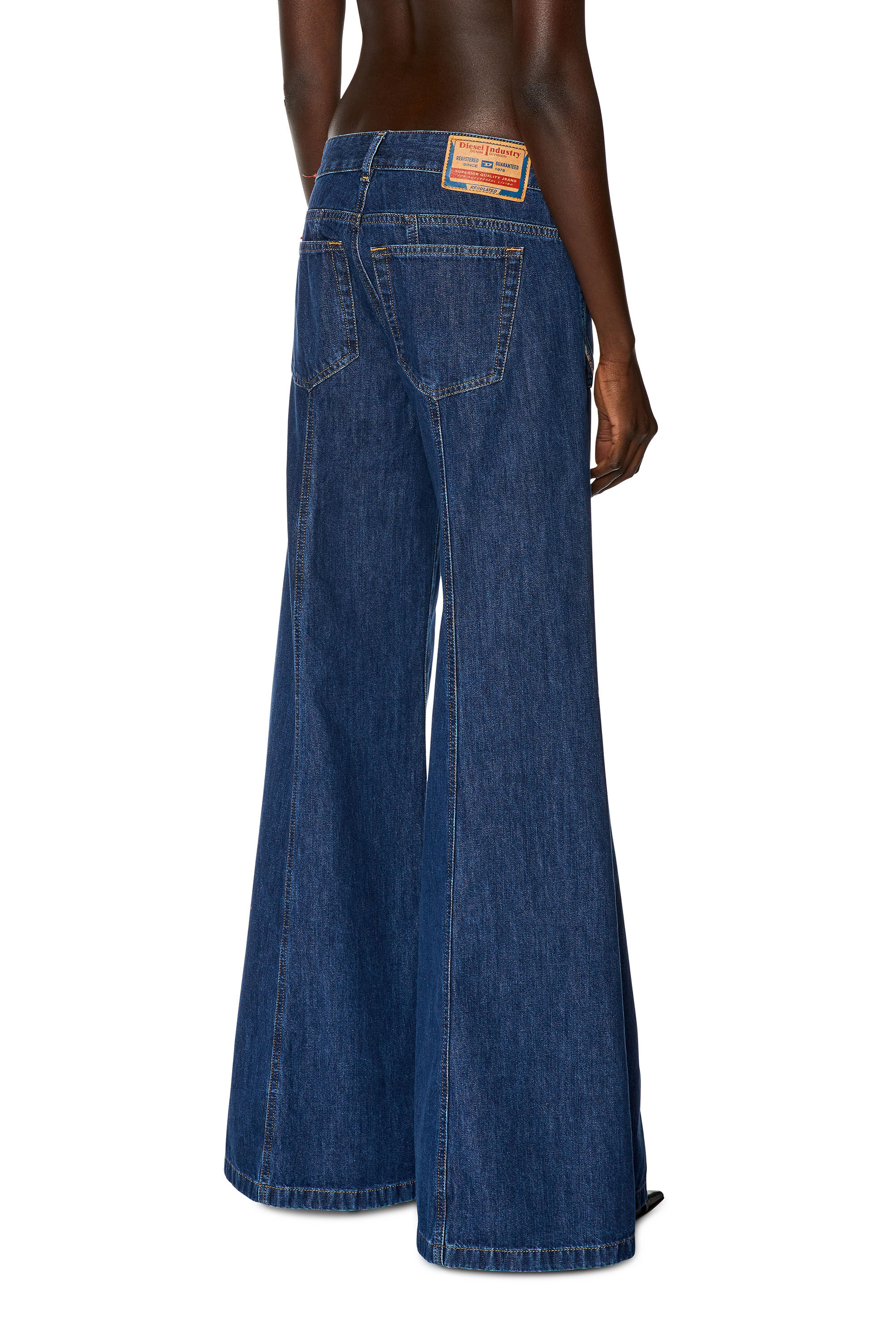 Diesel - Bootcut and Flare Jeans D-Akii 09H99, ダークブルー - Image 4