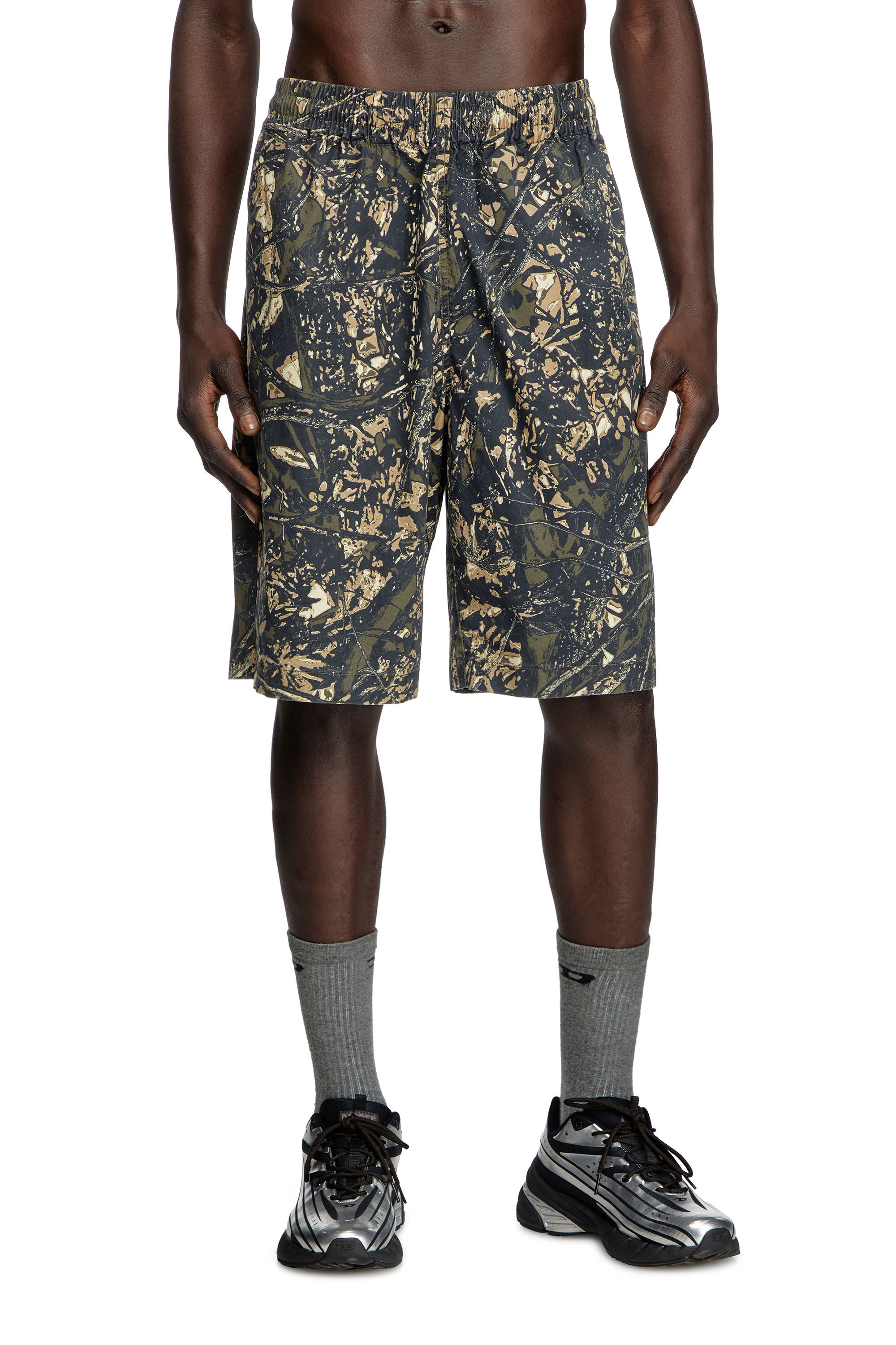 Diesel - P-OPWIK-C, Male's Knee-length shorts with camo print in ブラウン/グリーン - 3