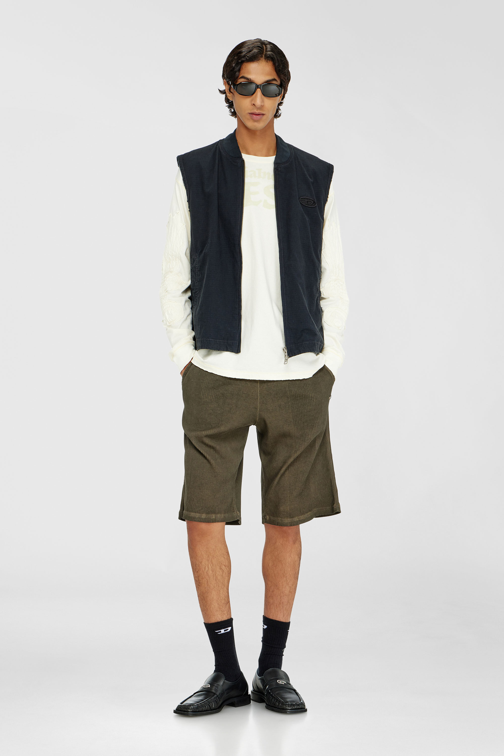Diesel - P-IER, Male's ショートパンツ in ミリタリーグリーン - 1