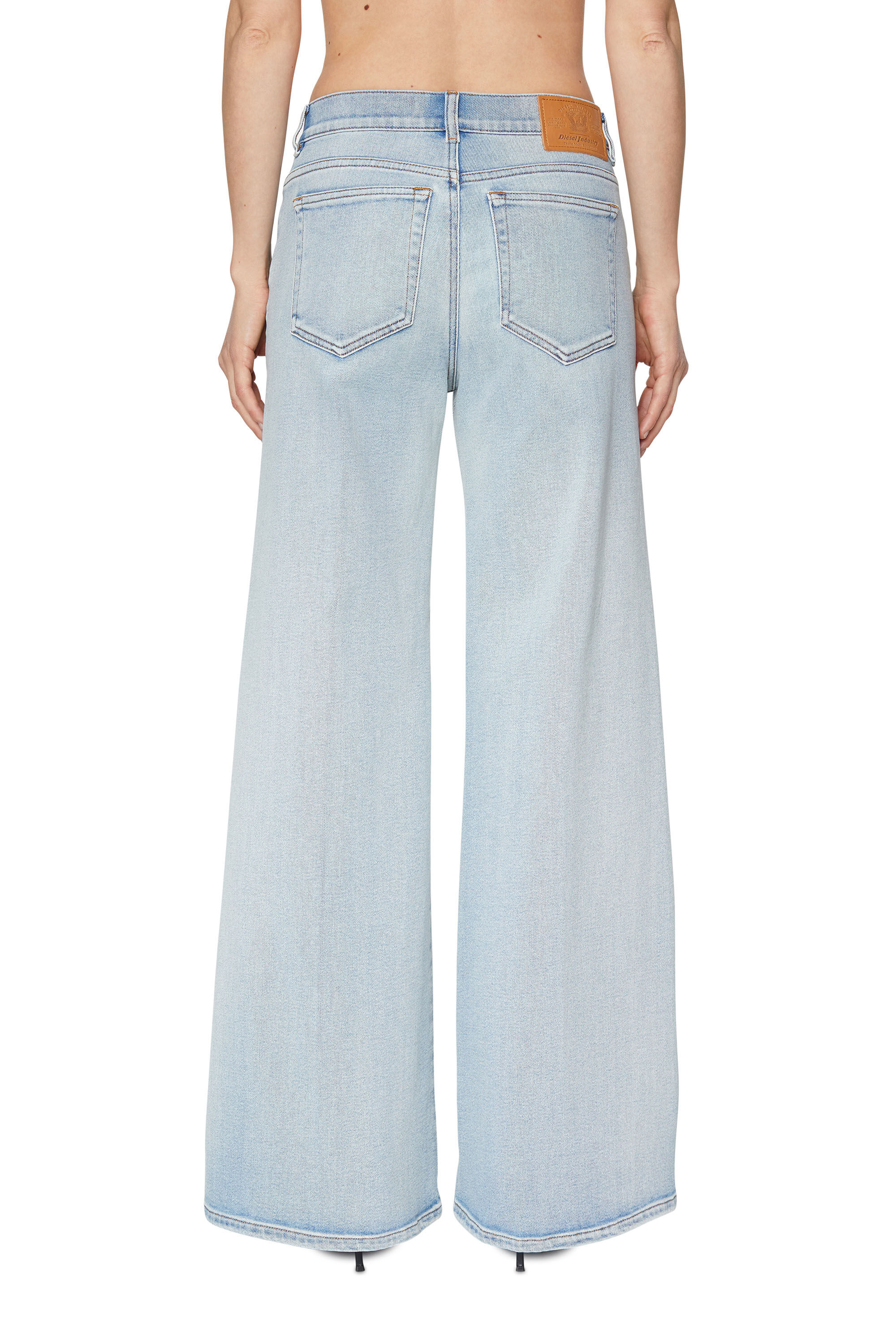 Diesel - Bootcut and Flare Jeans 1978 D-Akemi 09C08, Female's ブーツカットフレア Jeans - 1978 D-Akemi in ライトブルー - 4