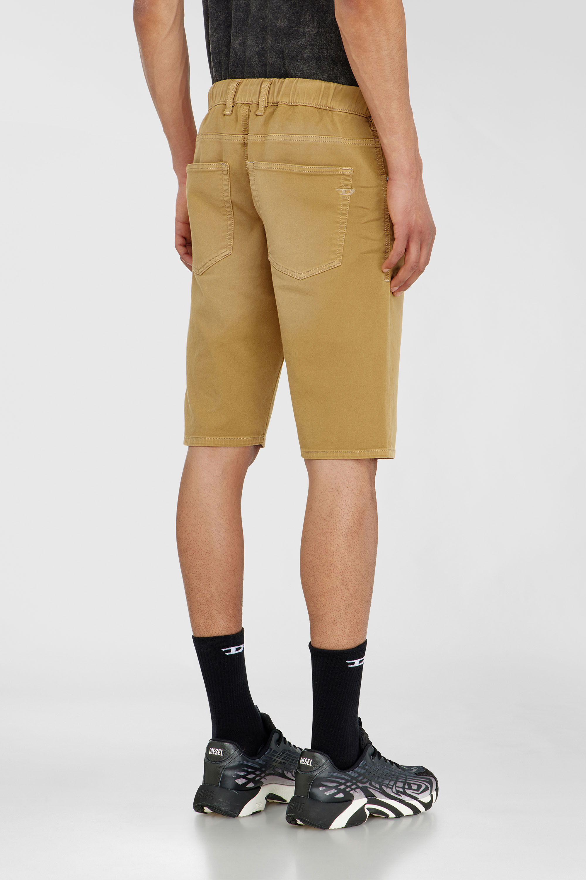 Diesel - 2033 D-KROOLEY-SHORT-BW JOGG, Male's ジョグ ショートパンツ in ベージュ - 4