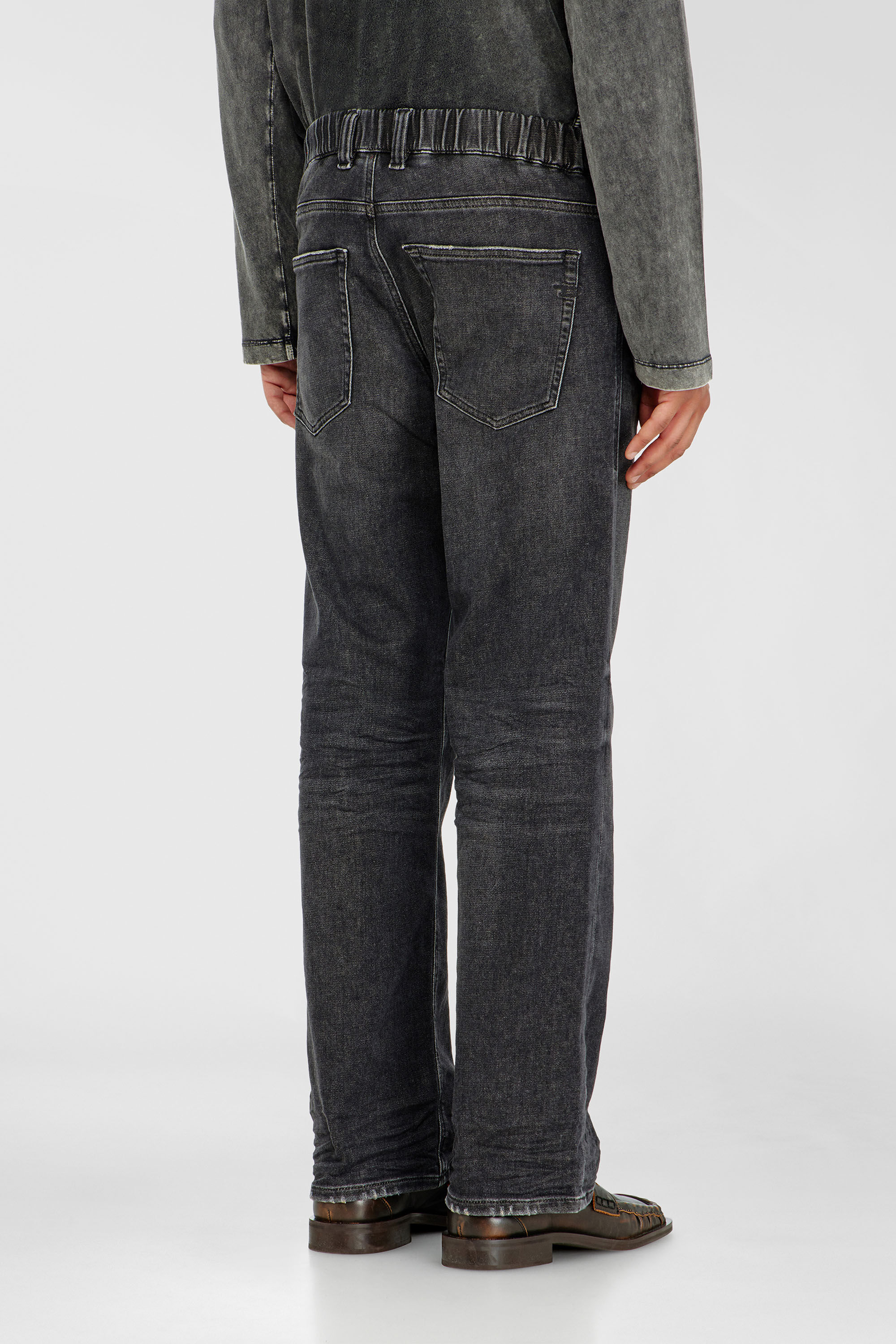 Diesel - Male's Relaxed 2080 D-Reel Joggjeans&reg; 09P92, ブラック/ダークグレー - 4