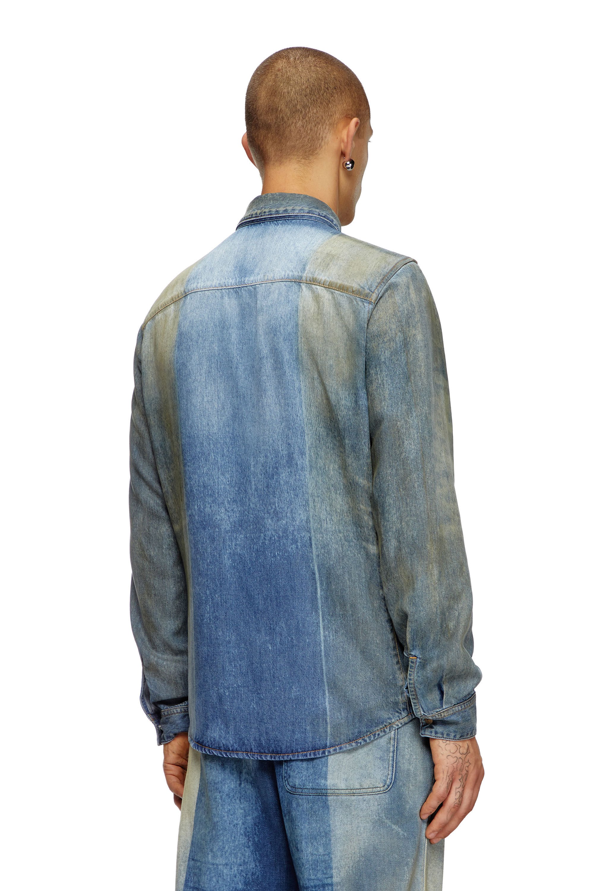Diesel - D-FITTY-FSF, Male's Denim shirt with solarised folds in ミディアムブルー - 5