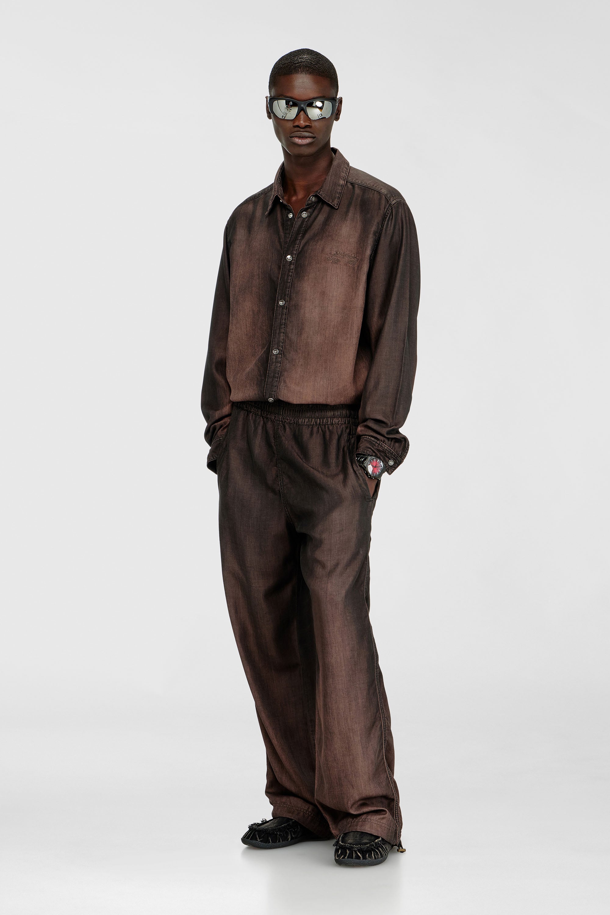 Diesel - Unisex's Relaxed Jeans D-Roder 068YF, ダークブラウン - 1
