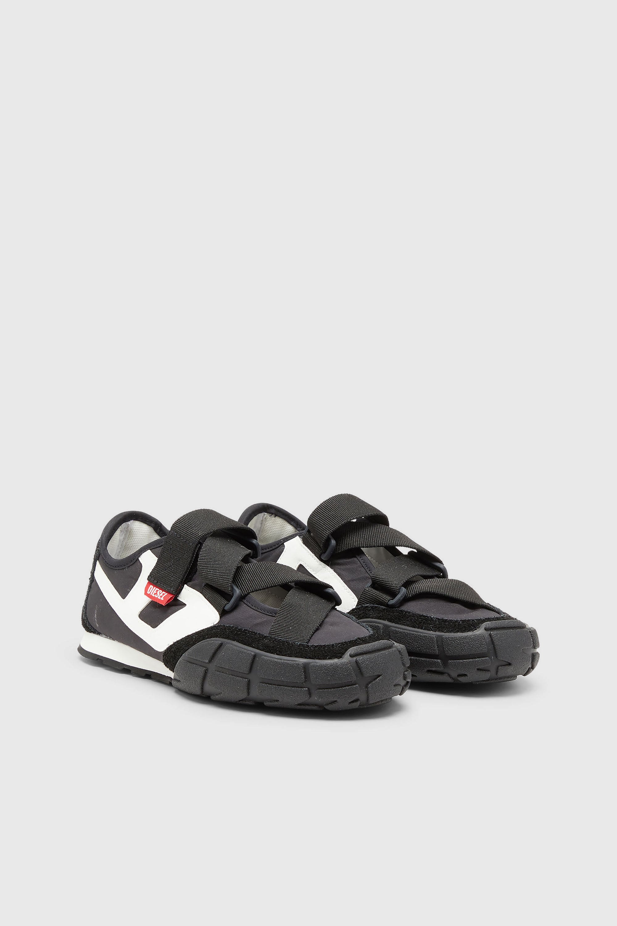 Diesel - S-PAGODHA SLIP-ON W, Female's スニーカー in ブラック/ホワイト - 2