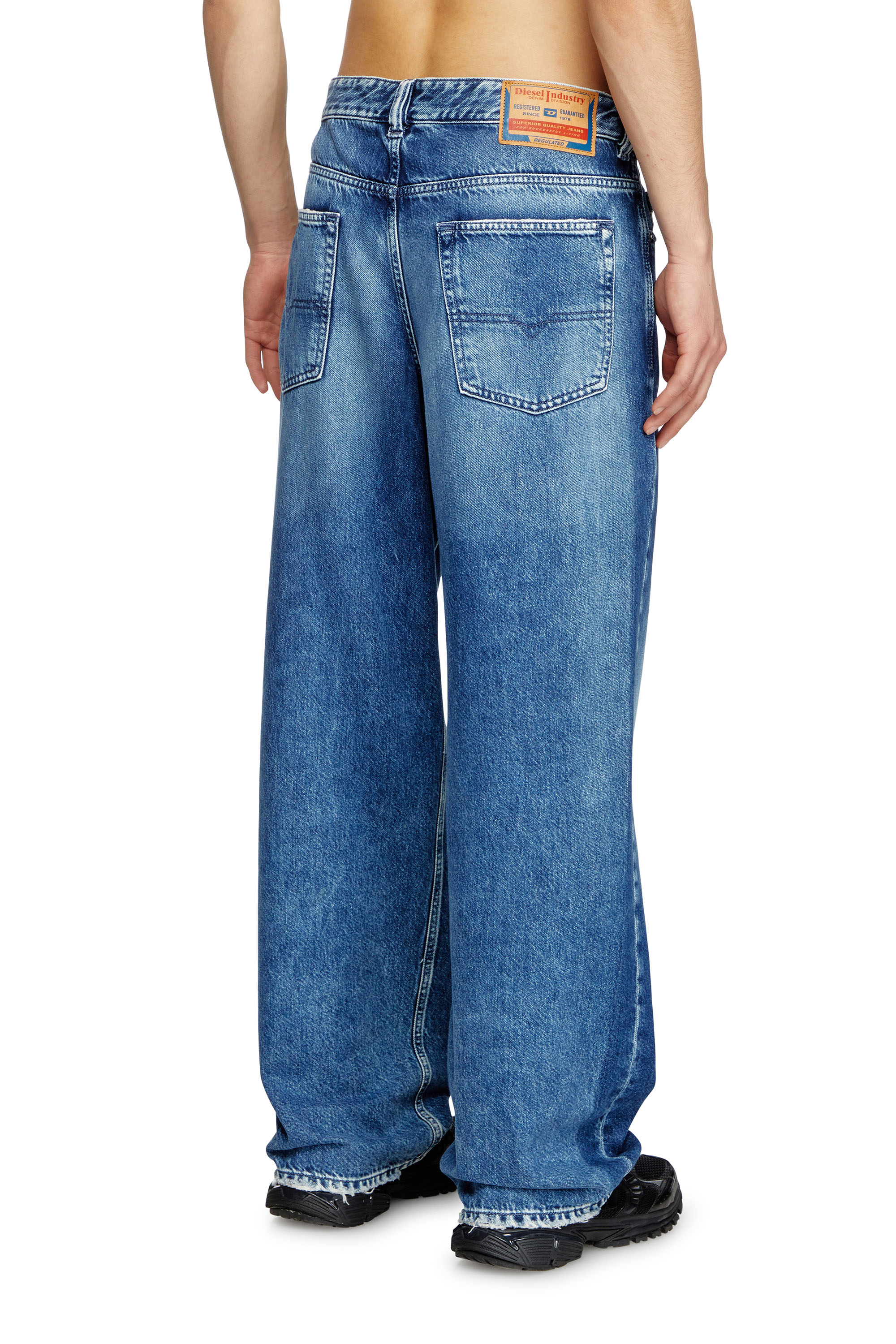 Diesel - Male's Relaxed Jeans 2001 D-Macro 09L48, ミディアムブルー - 4