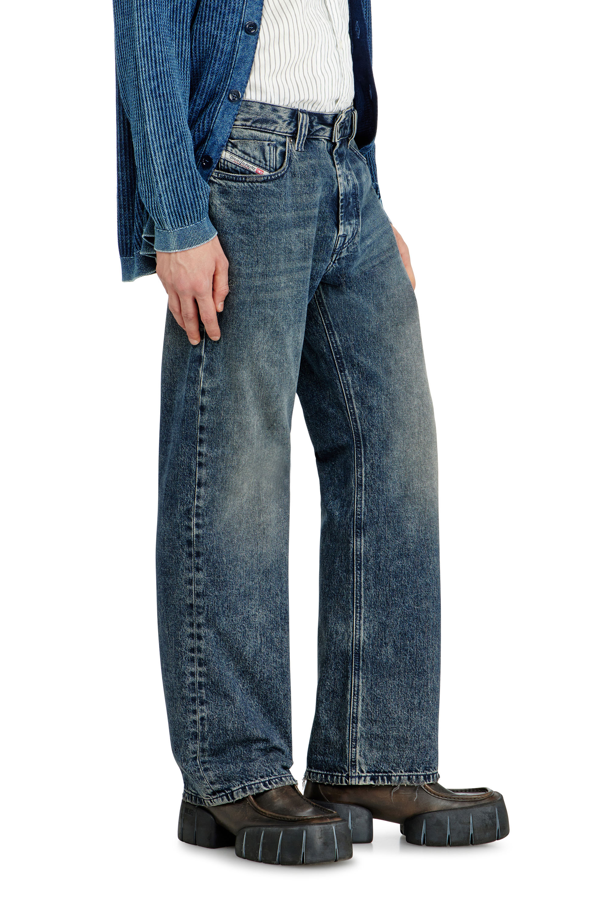 Diesel - Male's Relaxed Jeans 1980 D-Eeper 09N68, ダークブルー - 7