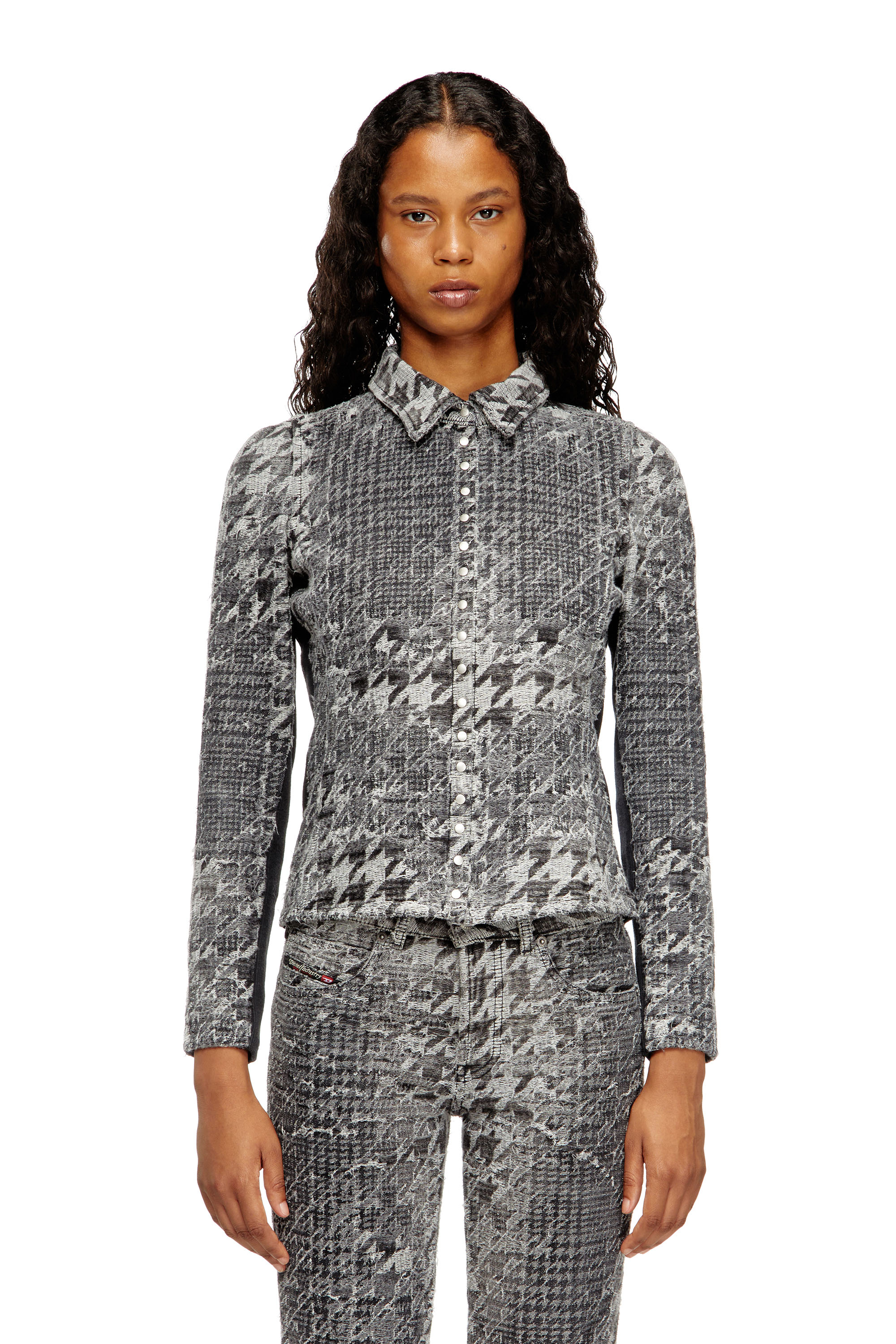 2022年のディーゼルのレディースシャツです。ゴルフや、スポーツにぜひどうぞ。 2022年のディーゼルのレディースシャツです。ゴルフや、スポーツ