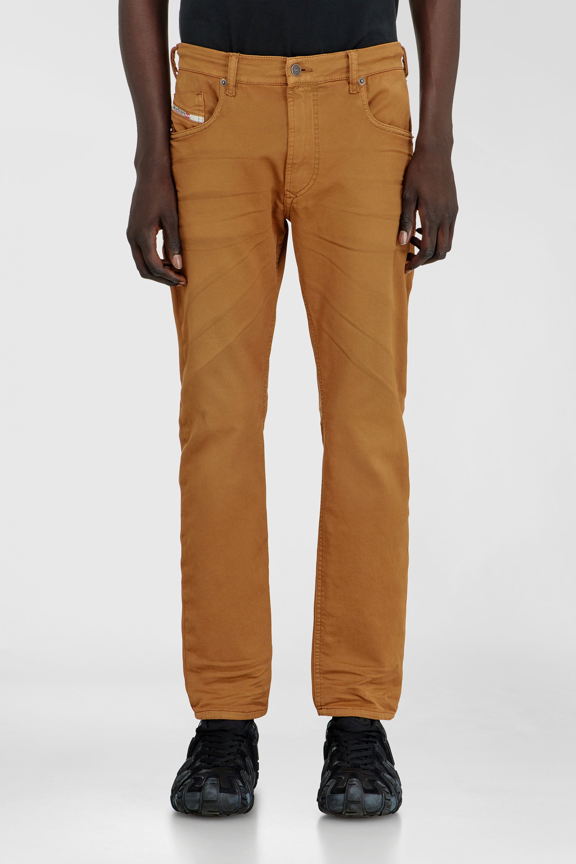 Diesel - Male's Regular 2032 D-Krooley-BW Joggjeans&reg; 0670M, キャメル - 1