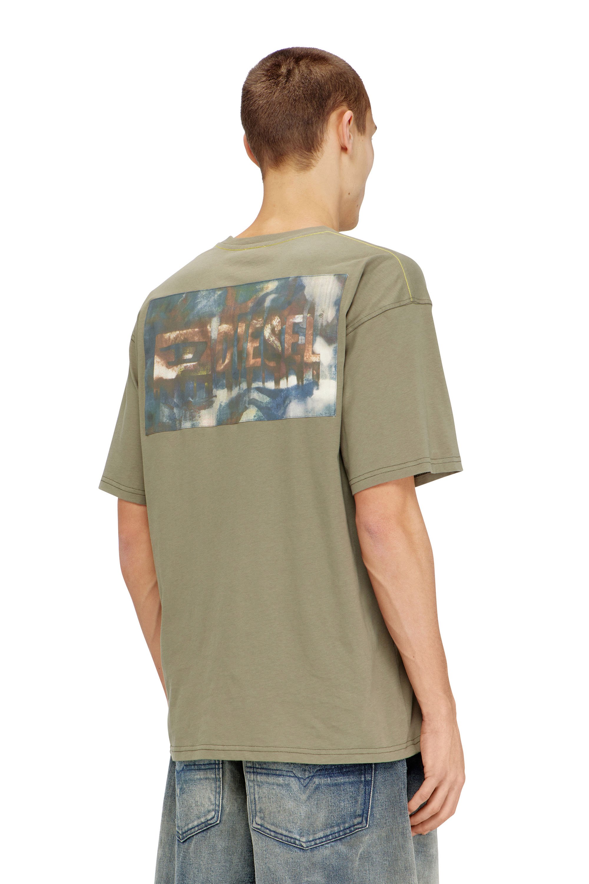 Diesel - T-BOXT-V8, Male's Relaxed T-shirt with back camo print in ミリタリーグリーン - 4