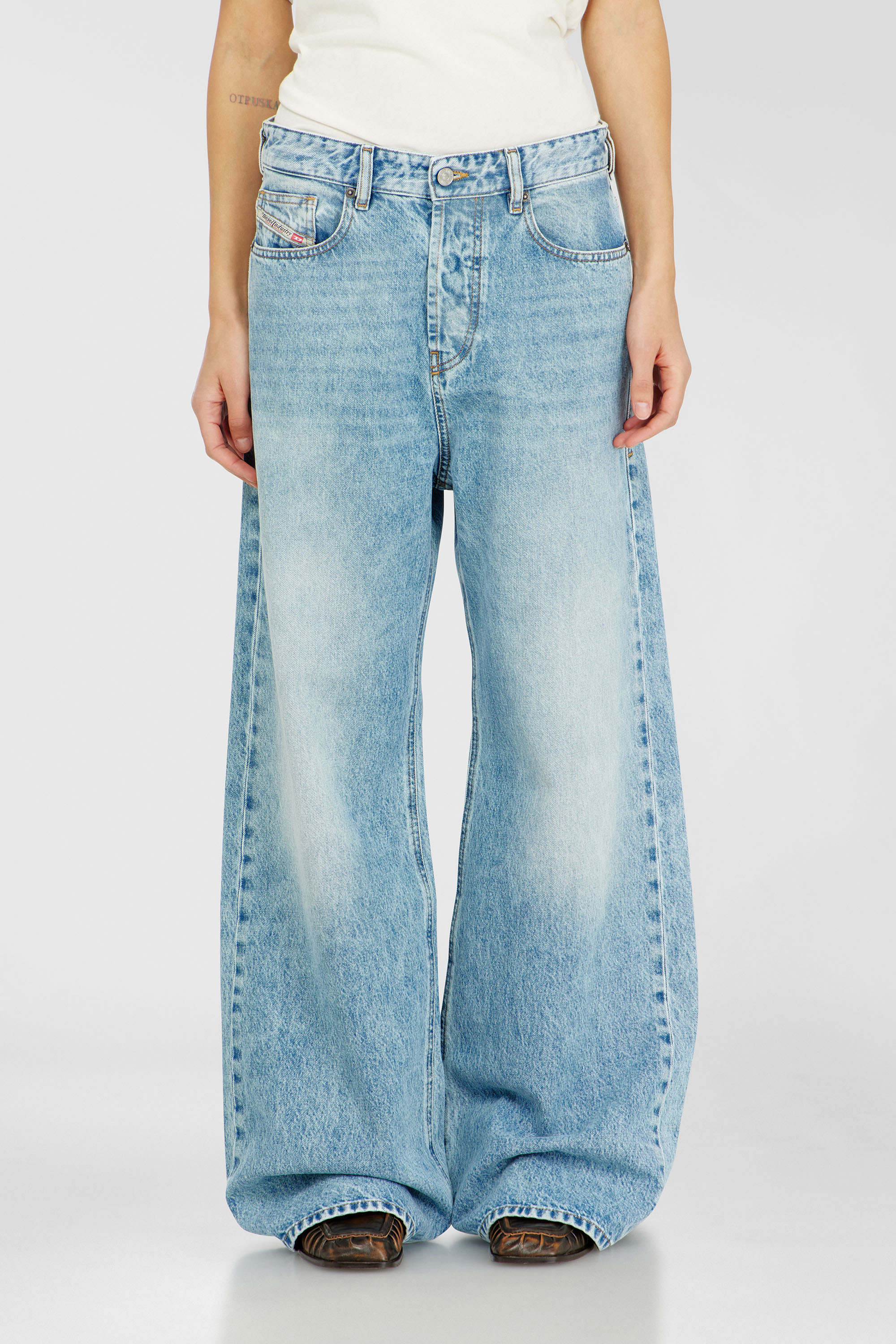 Diesel - Unisex's Relaxed Jeans 1996 D-Sire 09I29, ライトブルー - 4