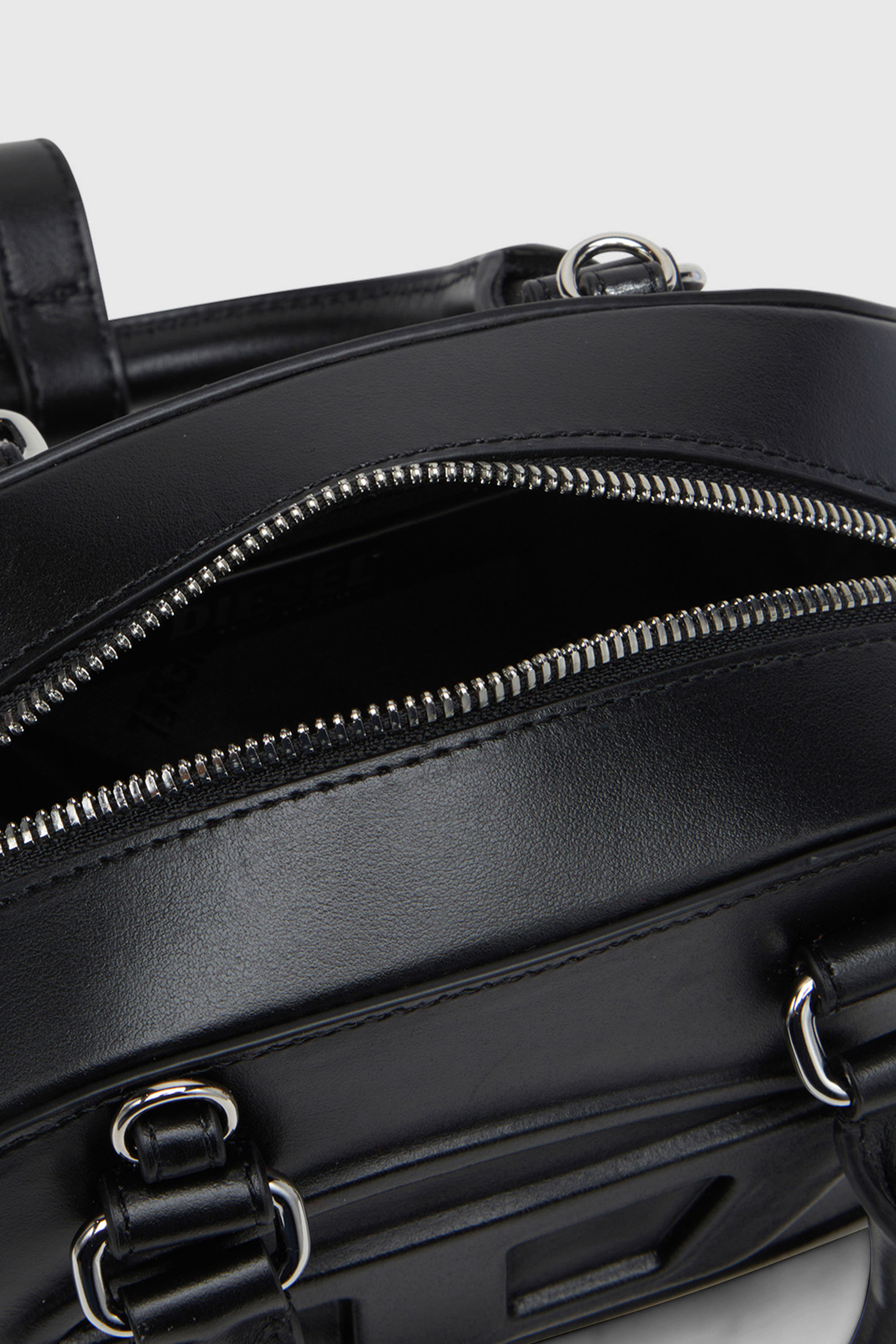 Diesel - 1DR DOME CROSSBODY, Female's クロスボディバッグ in ブラック - 5