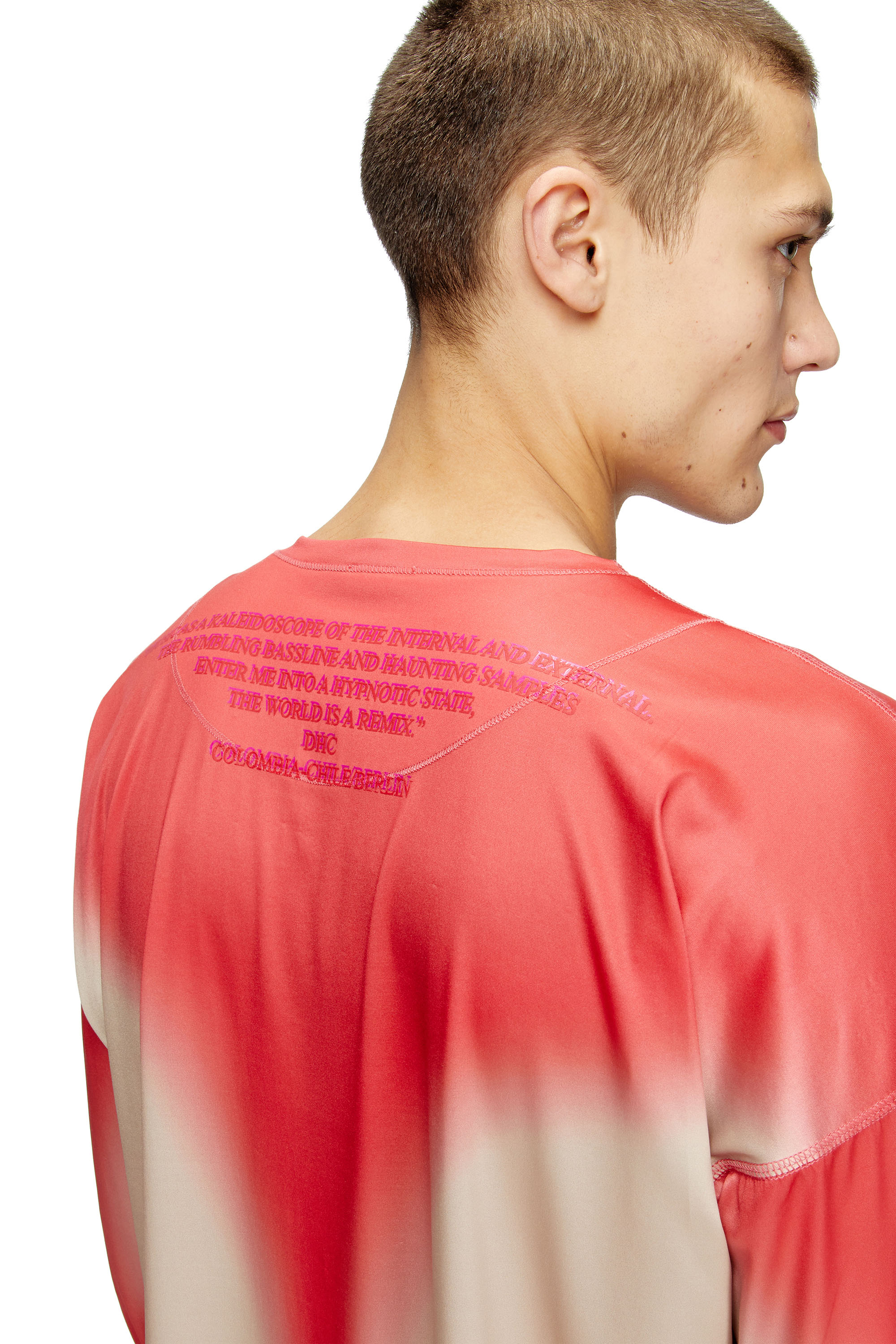 Diesel - T-OLAVI-BB, Unisex's Long-sleeve tech-jersey T-shirt with lyrics print in ピンク / ホワイト - 1