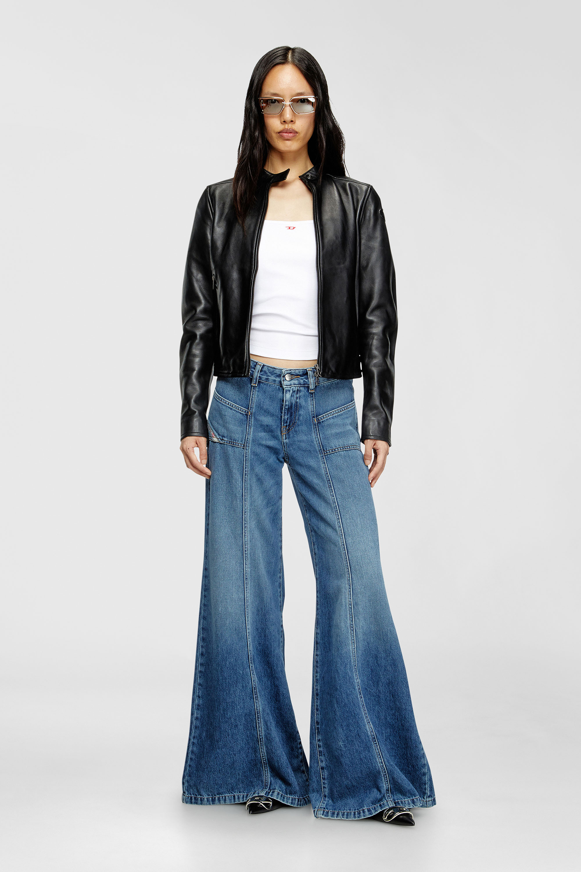 Diesel - Female's Flare Jeans D-Akii 09M56, ミディアムブルー - 1