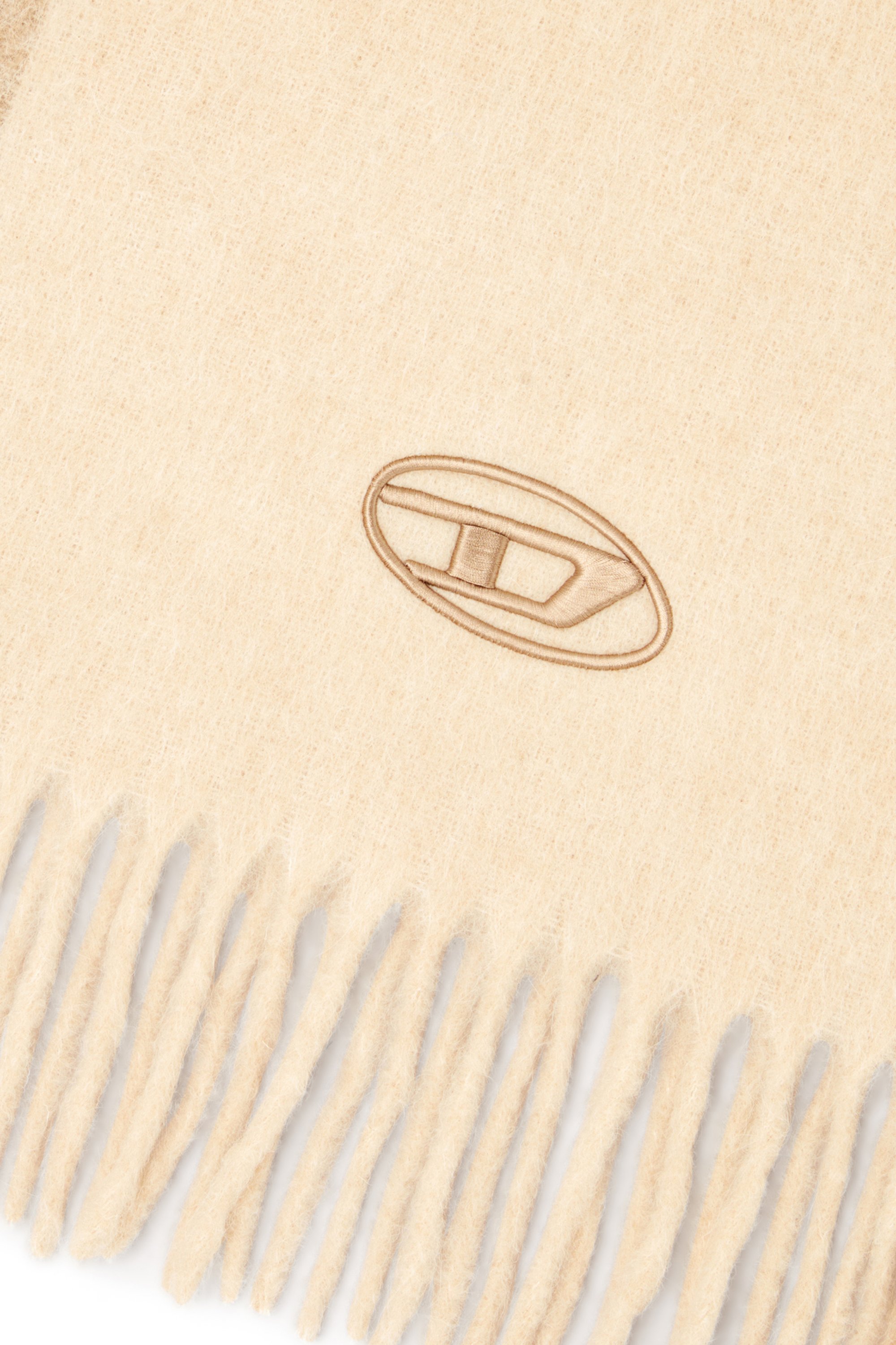 Diesel - S-OLID, Male's Schal aus einer weichen Wollmischung mit einer plüschigen Jacquard-Struktur, versehen mit tonalen Bordüren entlang der Länge und klassischen Fransen an den Kanten. Das Design wird durch ein Oval-D-Logo vollendet, das dezent nahe dem Rand aufgestickt ist und so ein zurückhaltendes Diesel-Signature-Detail hinzufügt. in ベージュ - 3