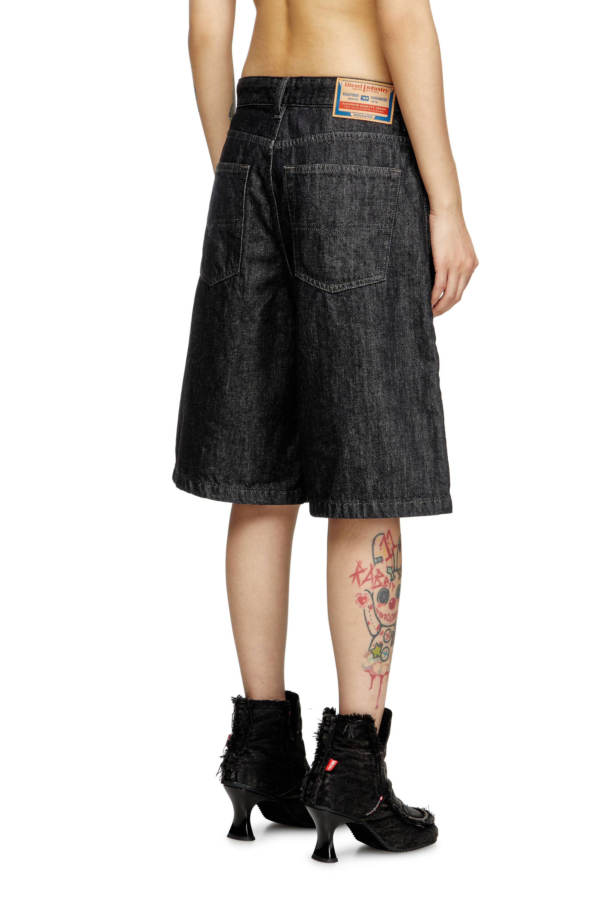 Diesel - DE-SIRE-SHORT, Female's Shorts in rinse-wash denim in ブラック - 4