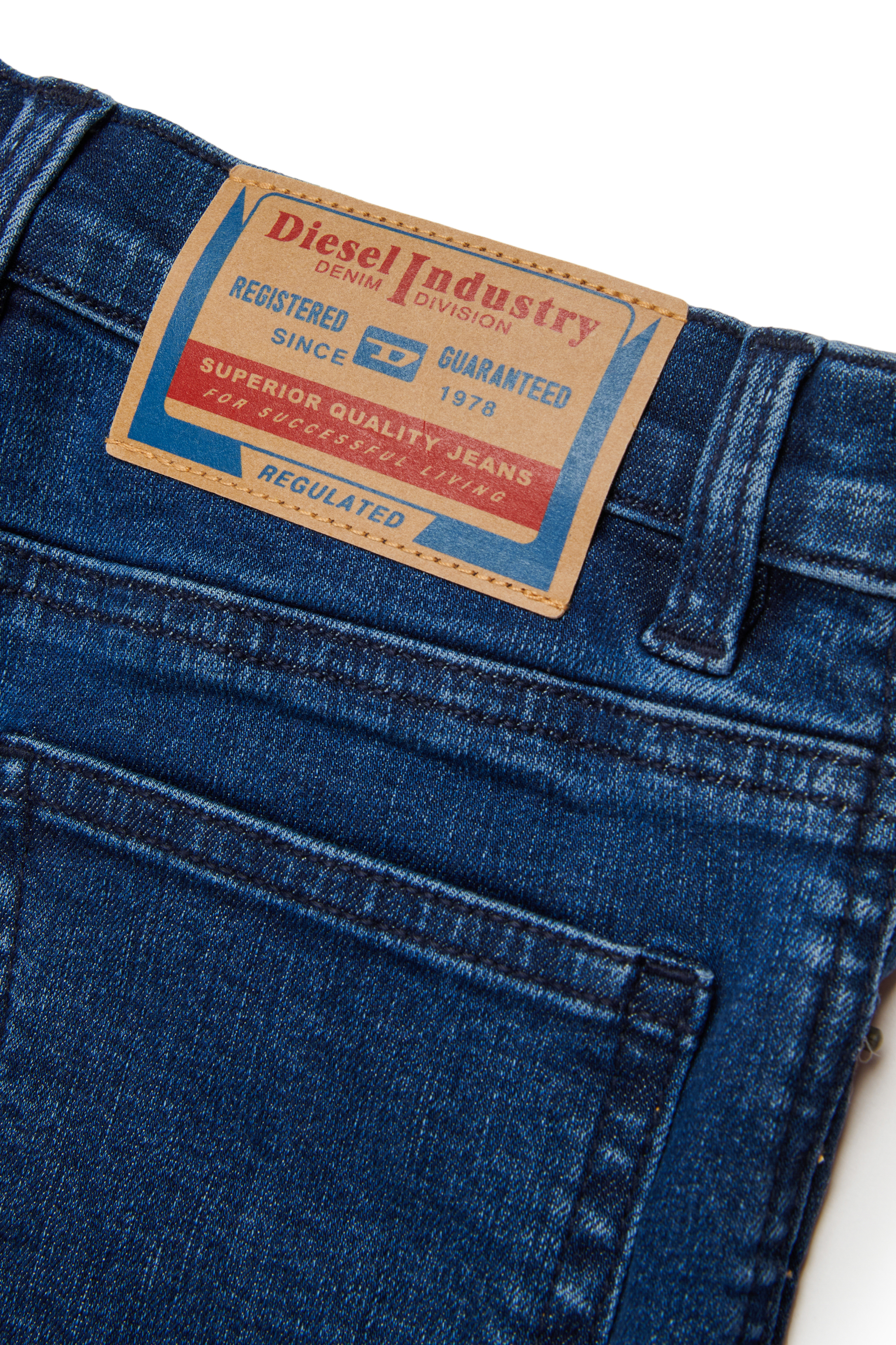 Diesel - D-MACS-SH-J, Male's デニムショートパンツ in ダークブルー - 4