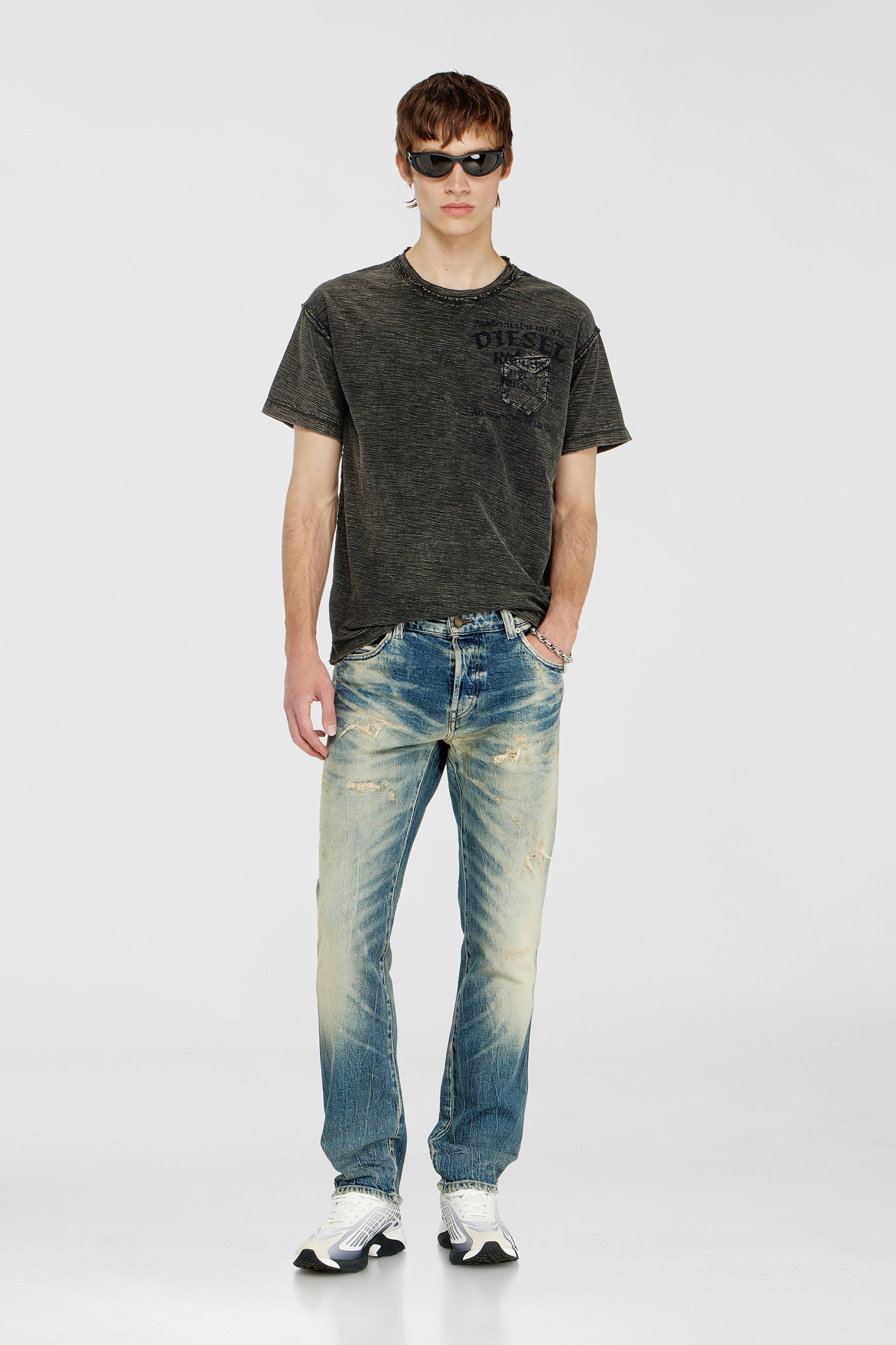 Diesel - T-ARDY, Male's Tシャツ in ダークグレー - 2