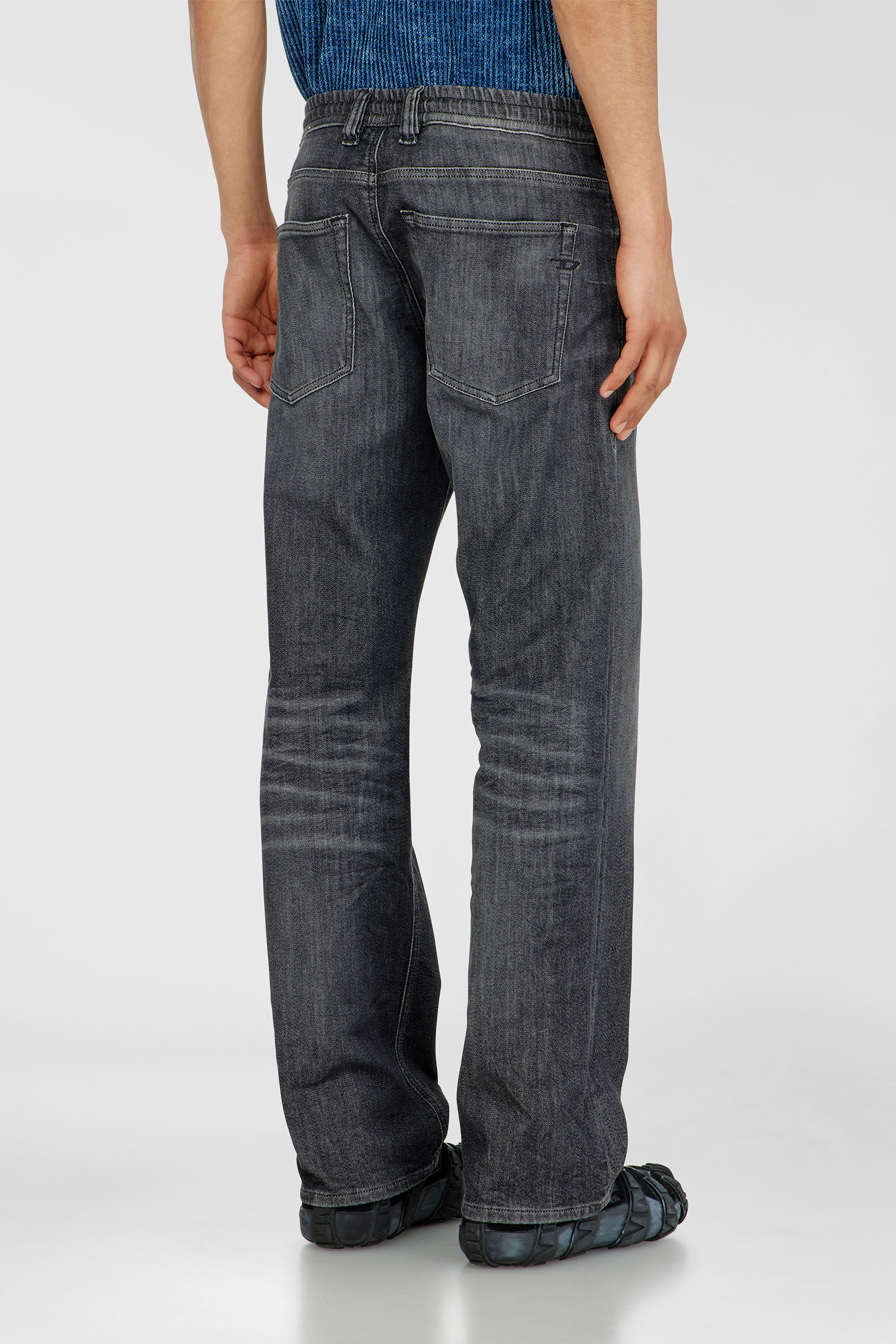 Diesel - Male's Relaxed 2080 D-Reel Joggjeans&reg; 09M66, ブラック/ダークグレー - 4