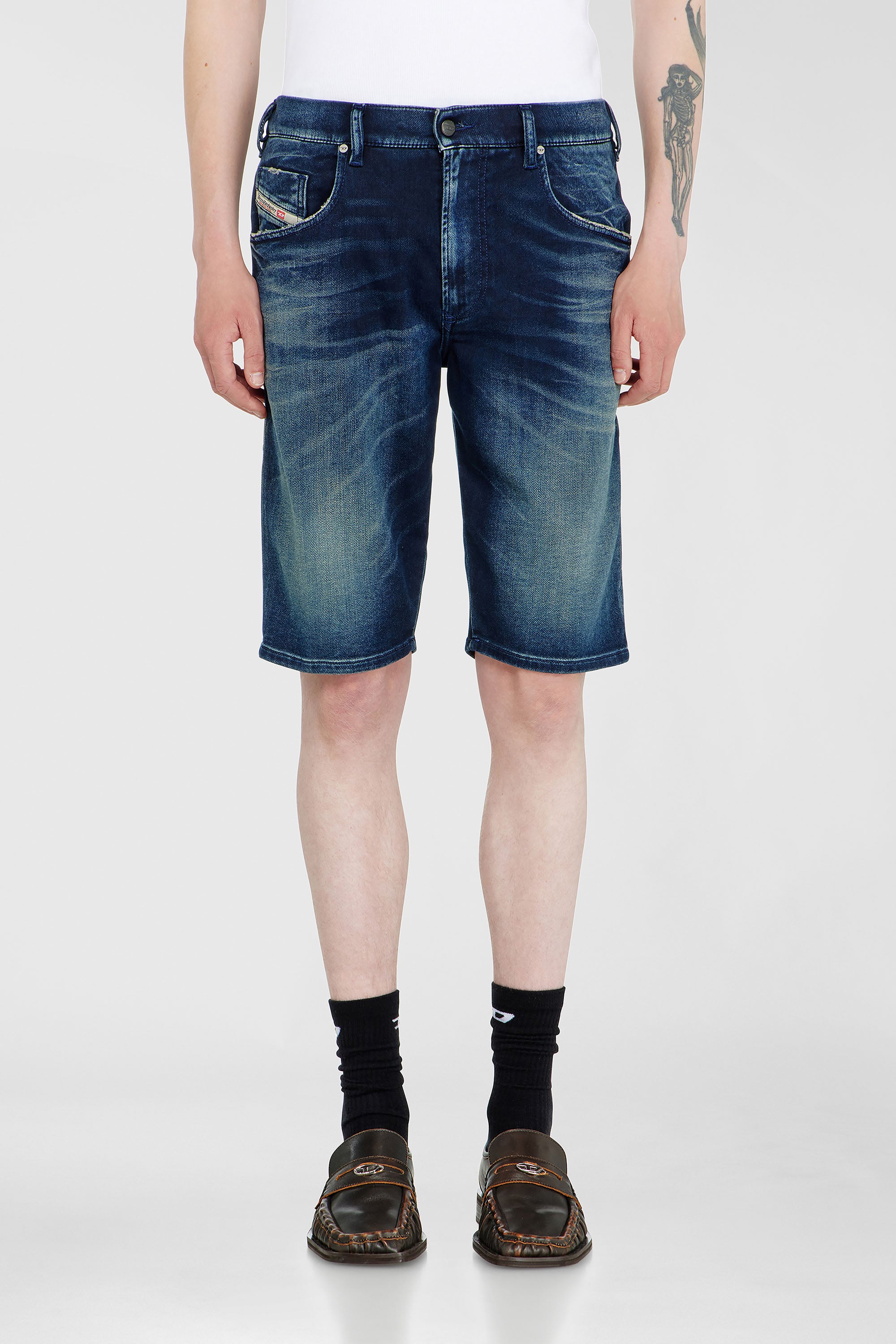 Diesel - 2033 D-KROOLEY-SHORT-BW JOGG, Male's ジョグ ショートパンツ in ダークブルー - 1
