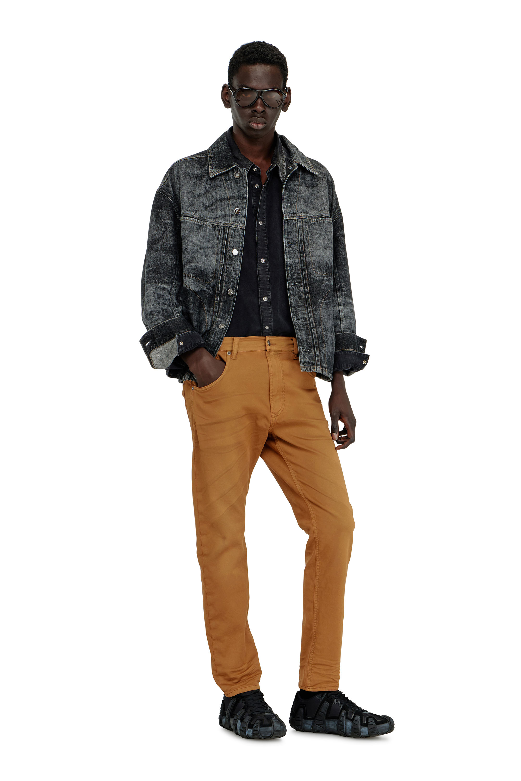 Diesel - Male's Regular 2032 D-Krooley-BW Joggjeans&reg; 0670M, キャメル - 1