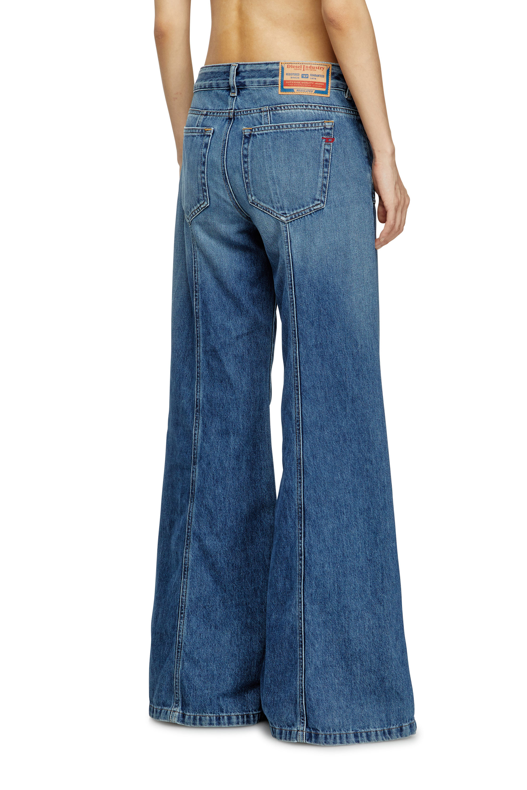 Diesel - Female's Flare Jeans D-Akii 09M56, ミディアムブルー - 4