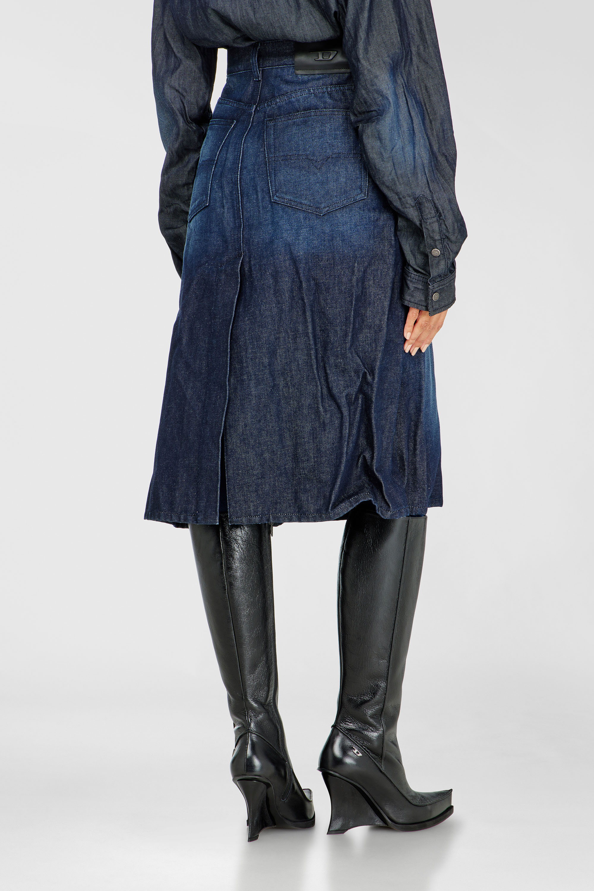 Diesel - DE-IRTI-FSJ, Female's Midi skirt in creased denim in ダークブルー - 4