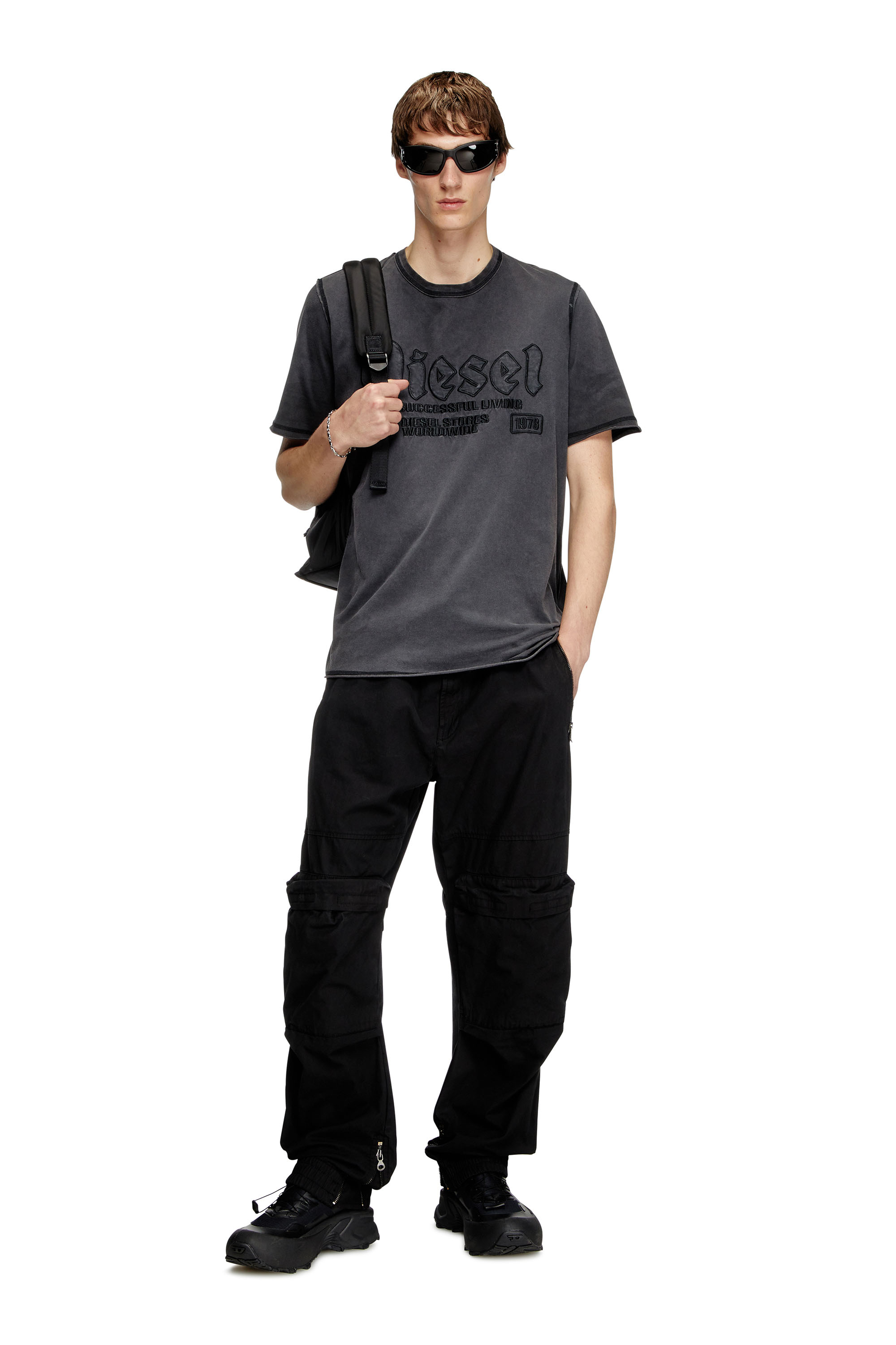 Diesel - P-BEECK, Male's Cargo pants in faded organic cotton in ブラック - 3