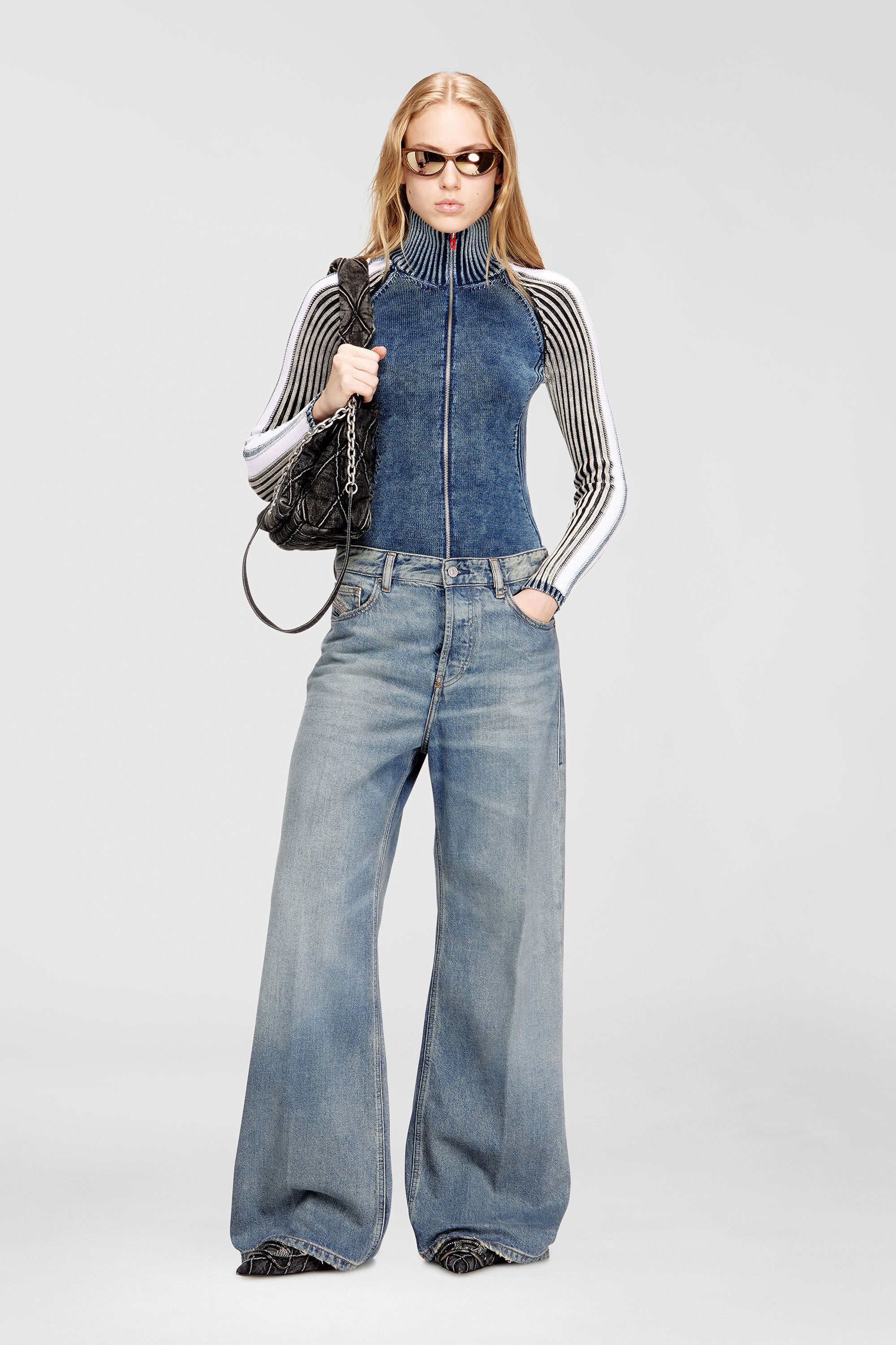 Diesel - CHARM-D SHOULDER M, Female's Charm-D-Shoulder bag in treated quilted denim in ブラック - 2