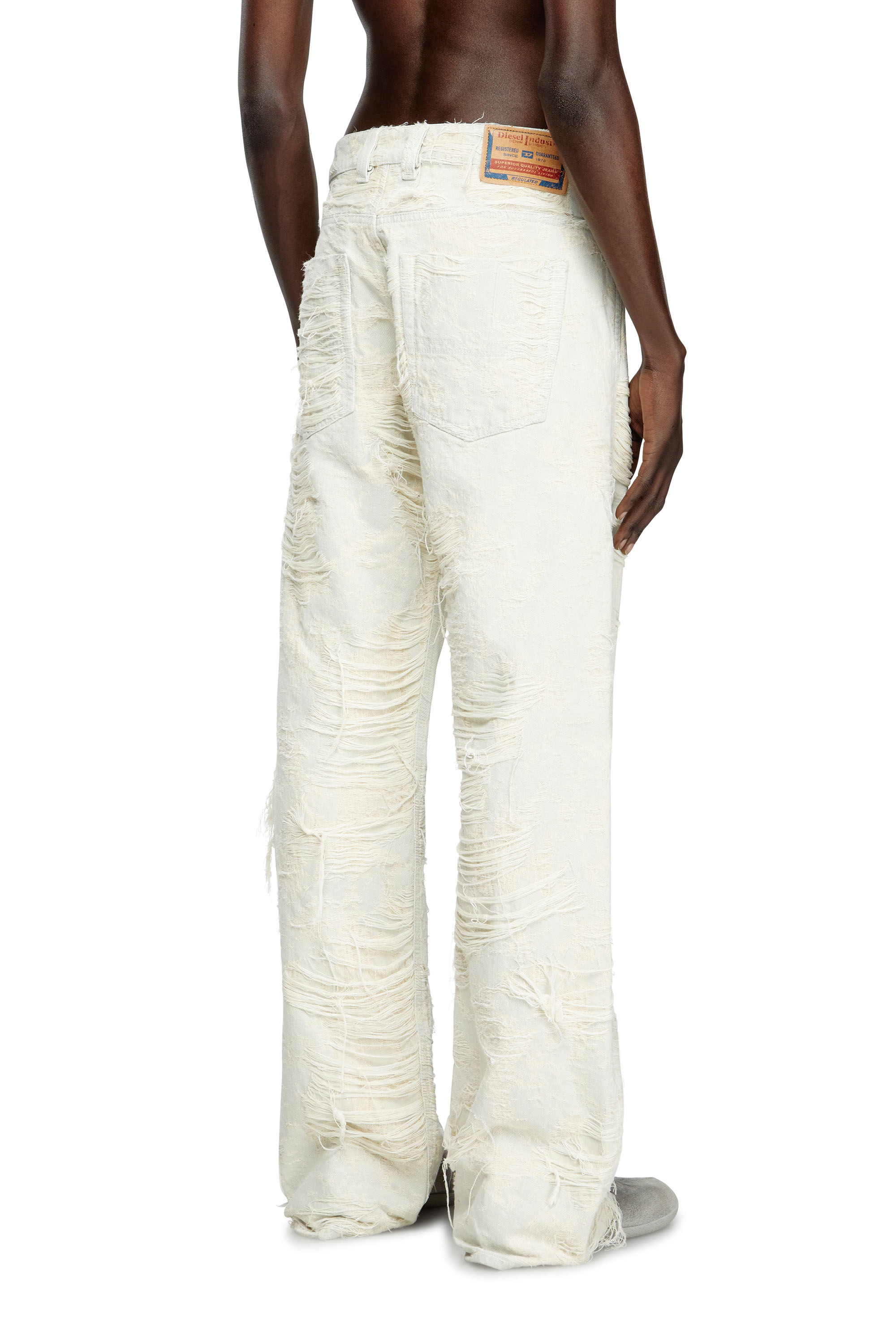 Diesel - Male's Relaxed Jeans 1980 D-Eeper 09M40, ホワイト - 4