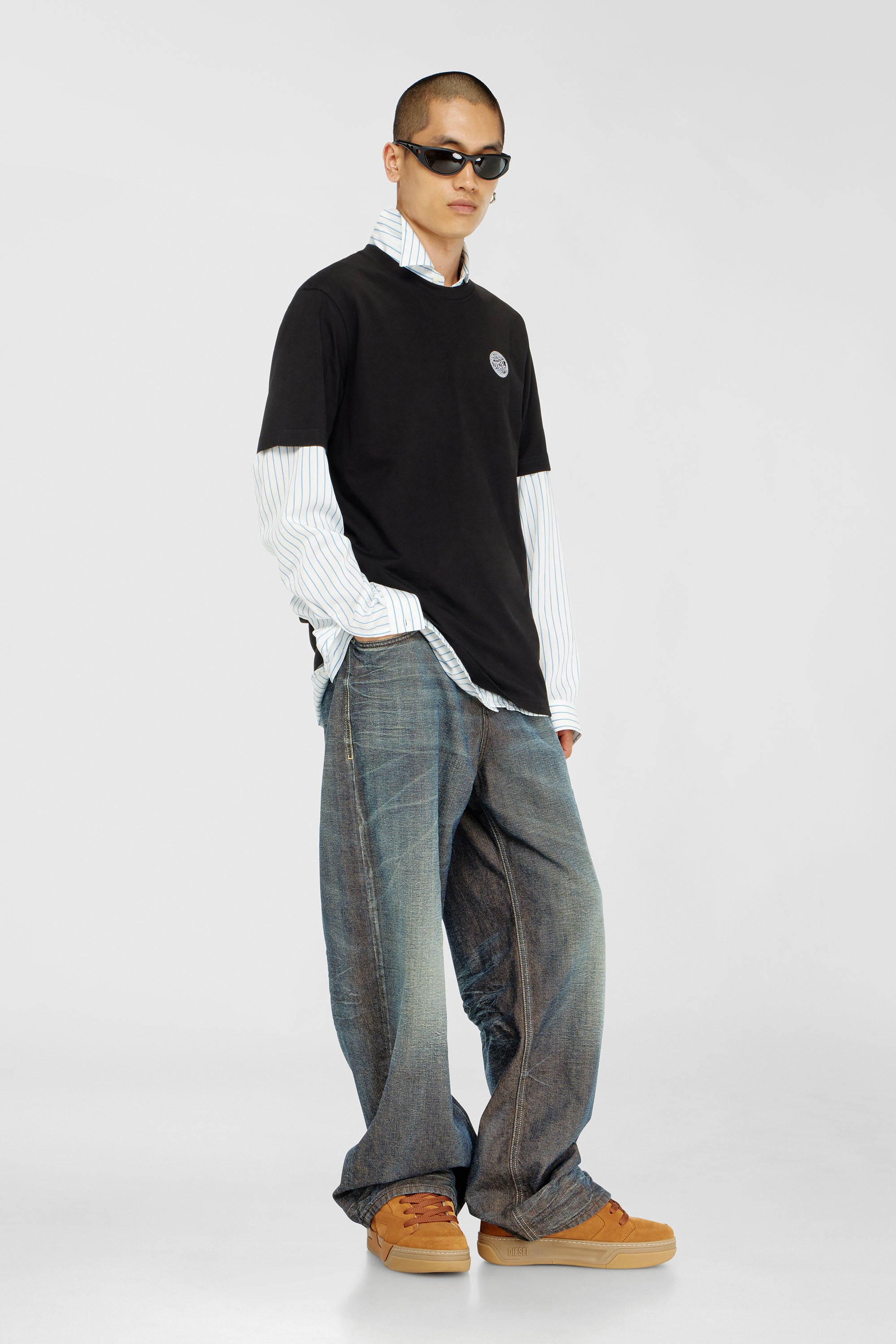 Diesel - T-ADJUST-AA7, Male's Tシャツ in ブラック - 2