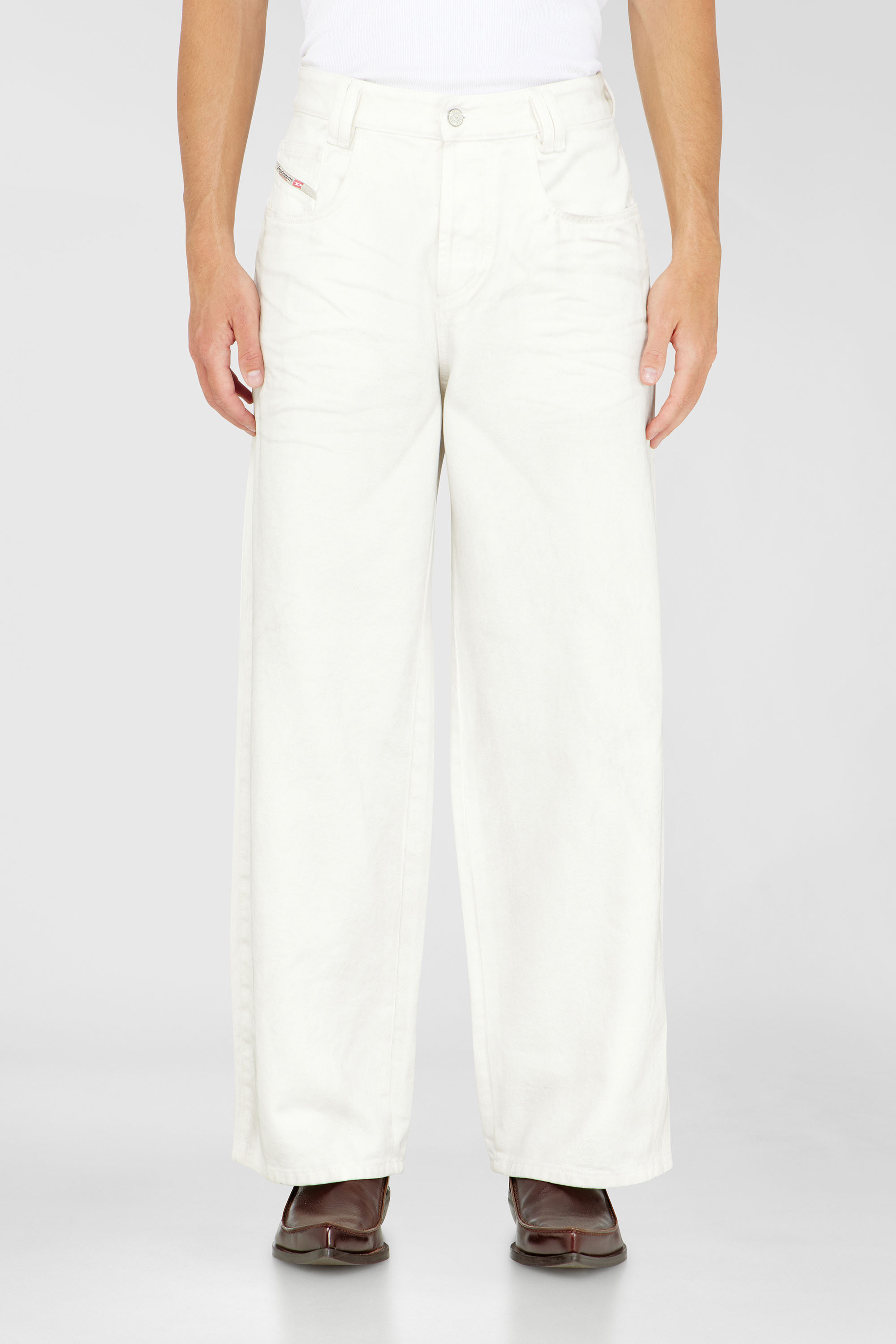 Diesel - Unisex's Relaxed Jeans 1982 D-Hakou 007GG, ホワイト - 1