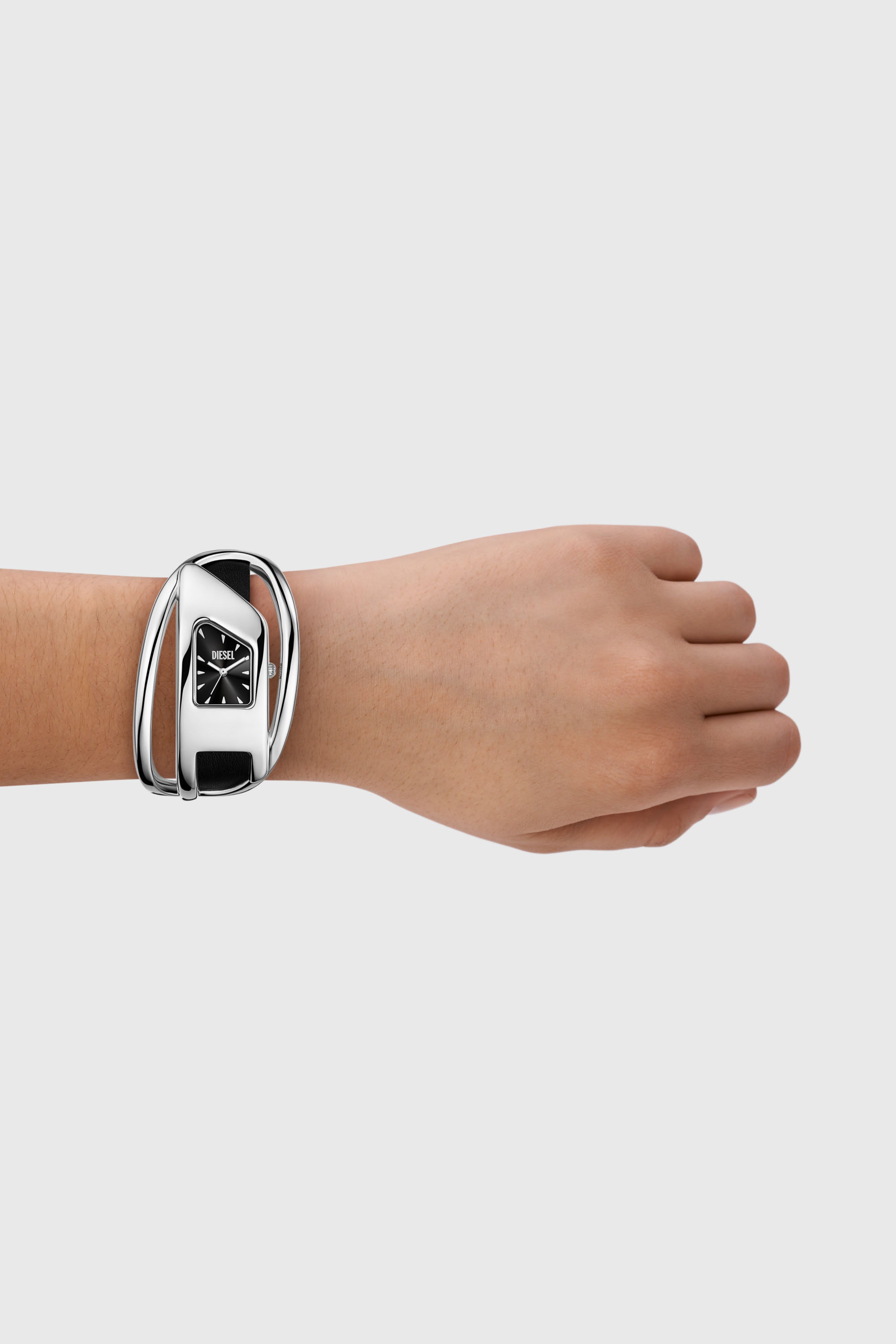 DZ5627 WATCH Wrap-D black leather watch｜シルバー｜ウィメンズ｜DIESEL