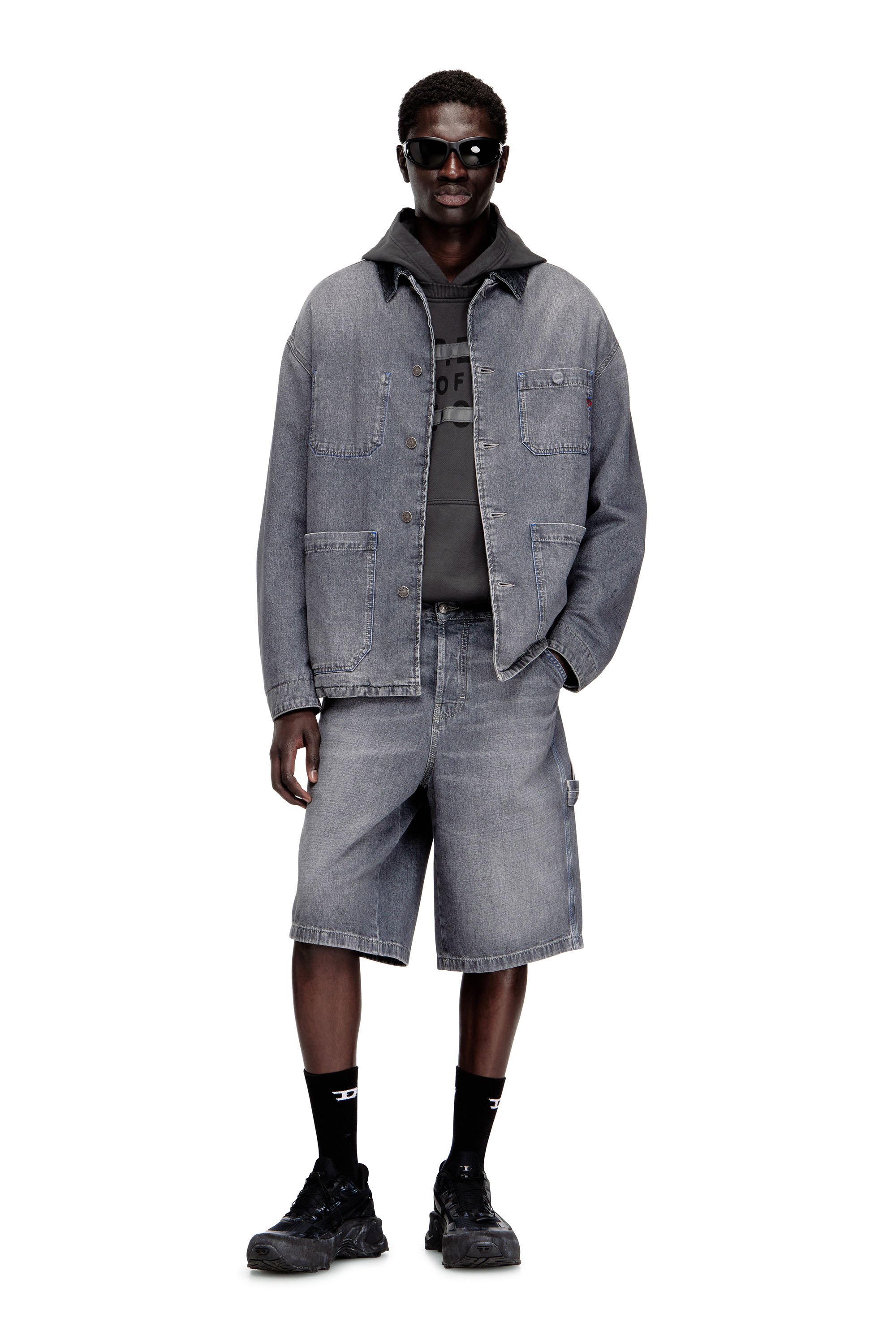 Diesel - D-LIVERY-W-SHORT, Male's デニムショートパンツ in グレー - 1