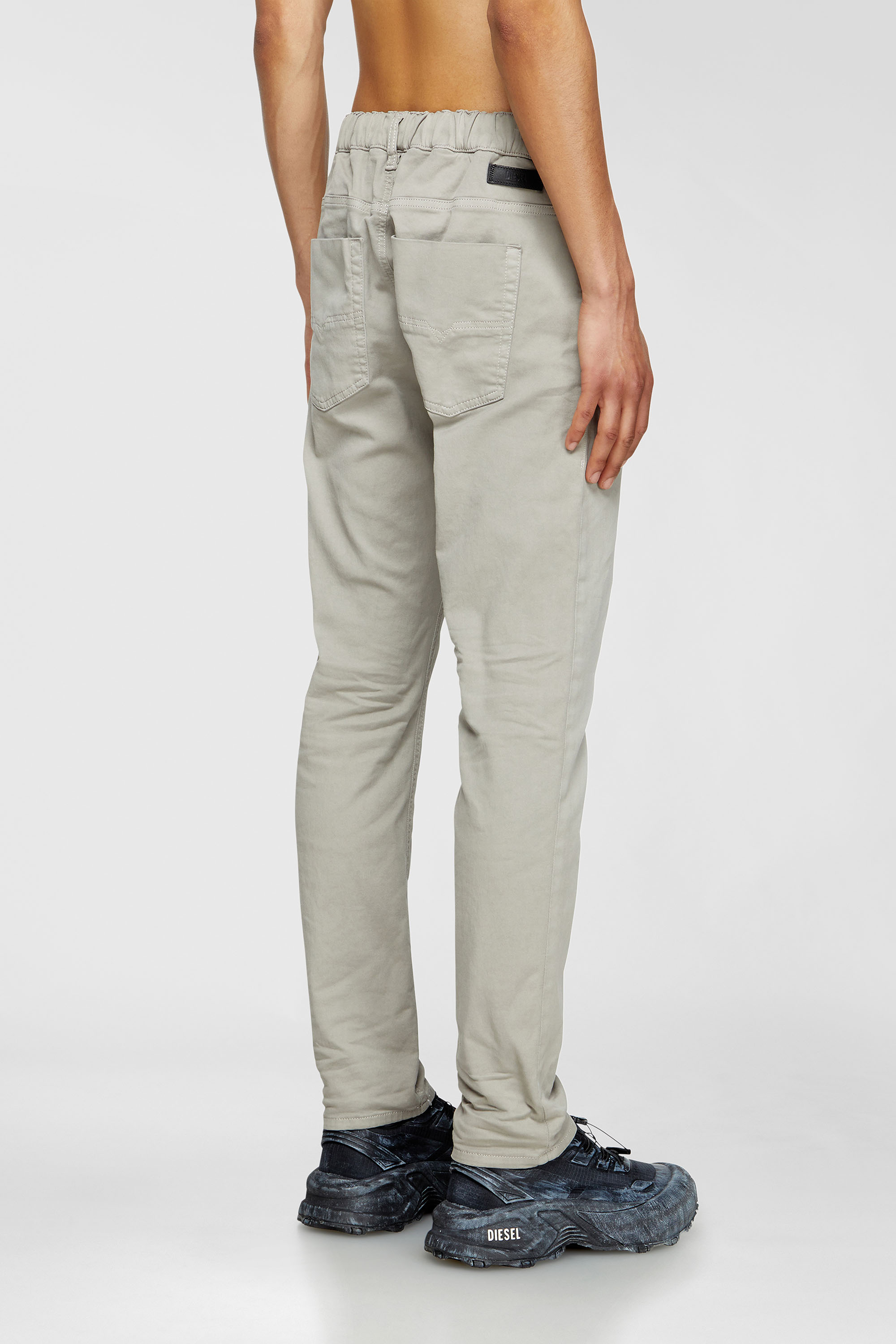 Diesel - Male's Regular 2032 D-Krooley Joggjeans&reg; 0670M, ライトグレー - 4