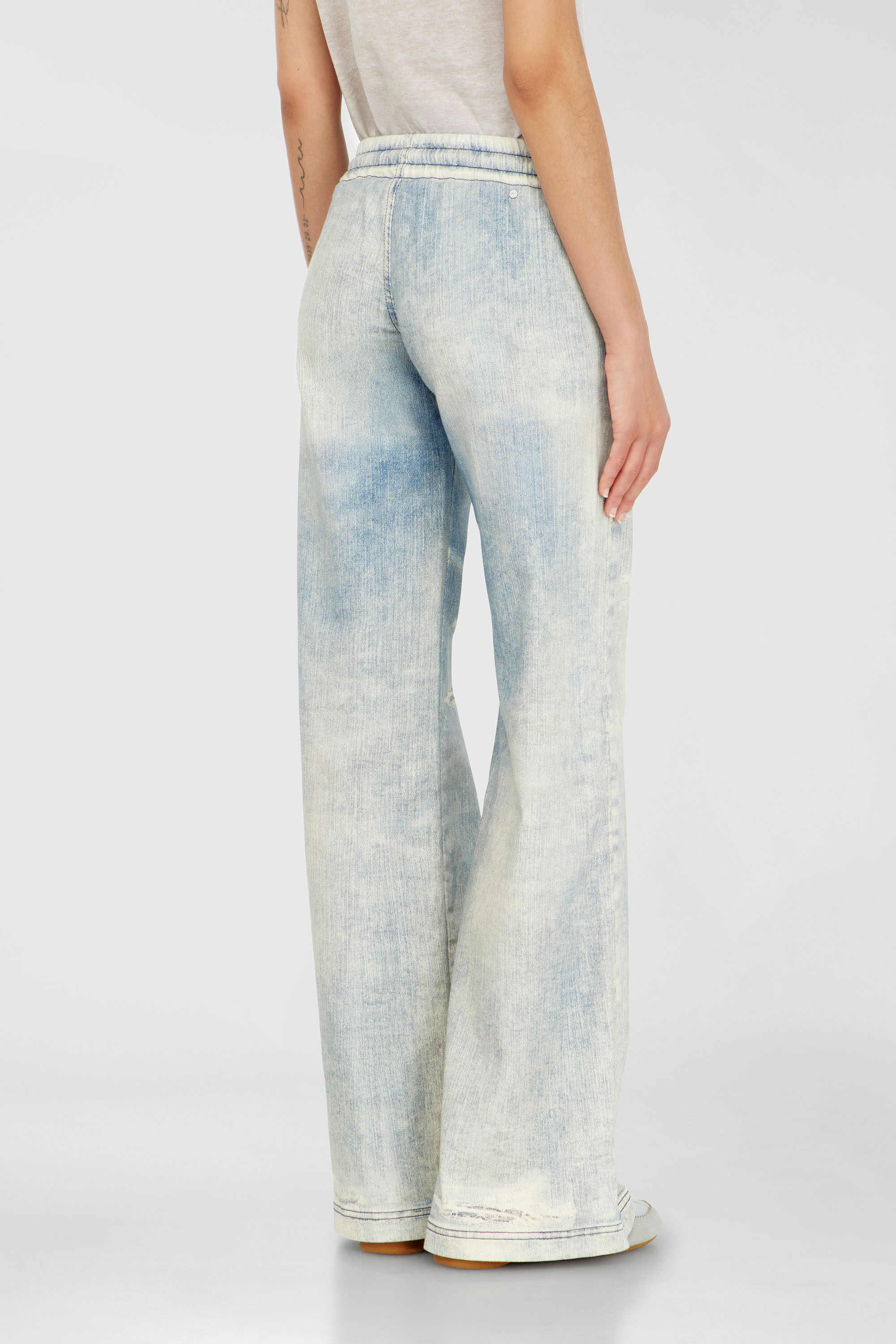 Diesel - Female's Relaxed 2078 D-Ainty Joggjeans&reg; 068XM, ライトブルー - 3