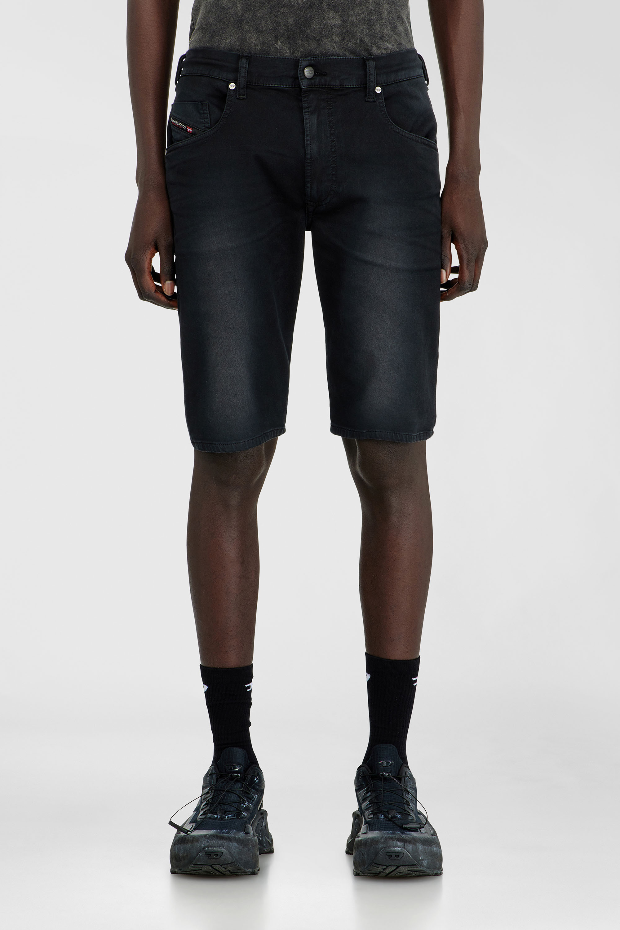 Diesel - 2033 D-KROOLEY-SHORT-BW JOGG, Male's ジョグ ショートパンツ in ブラック - 3