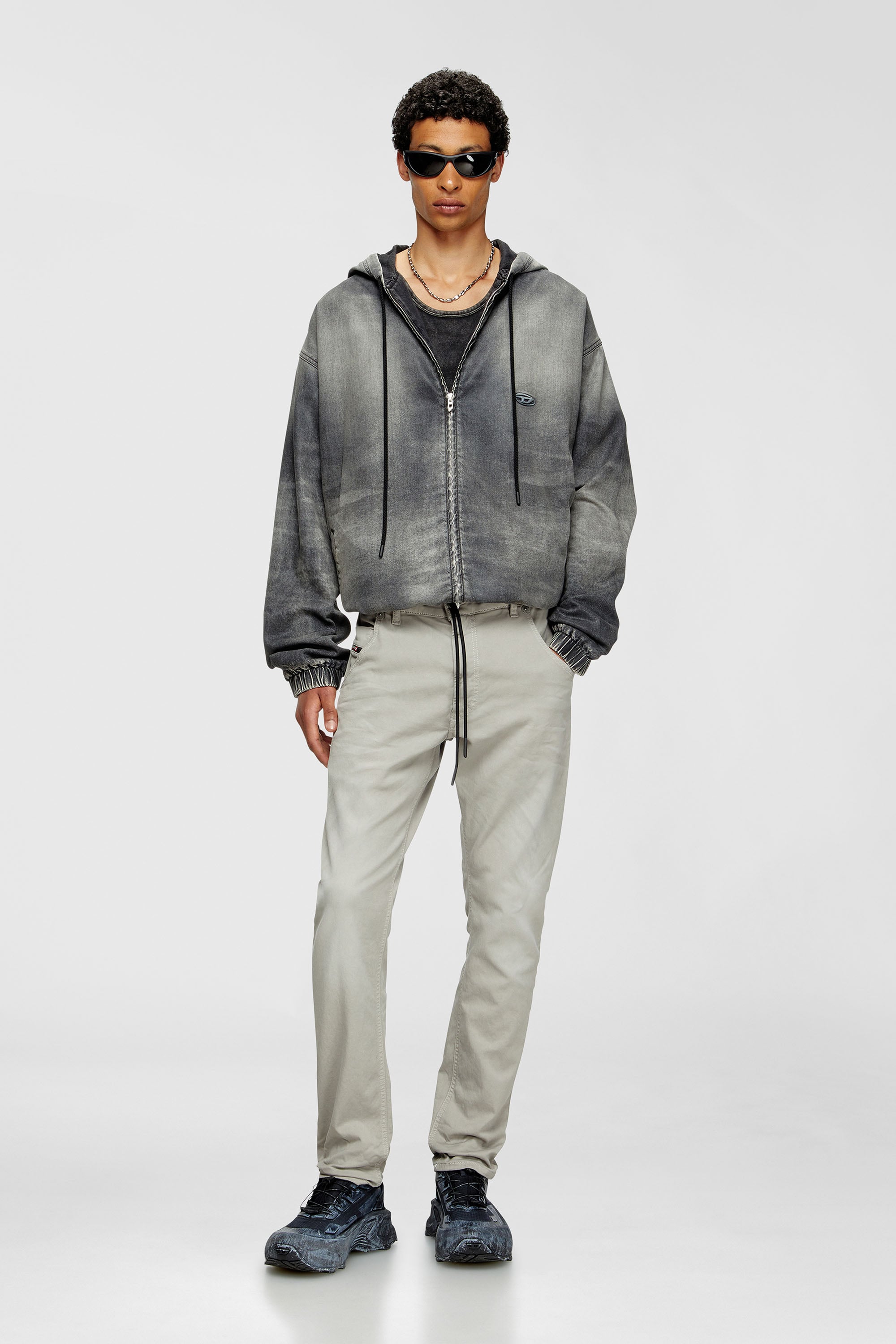 Diesel - Male's Regular 2032 D-Krooley Joggjeans&reg; 0670M, ライトグレー - 1