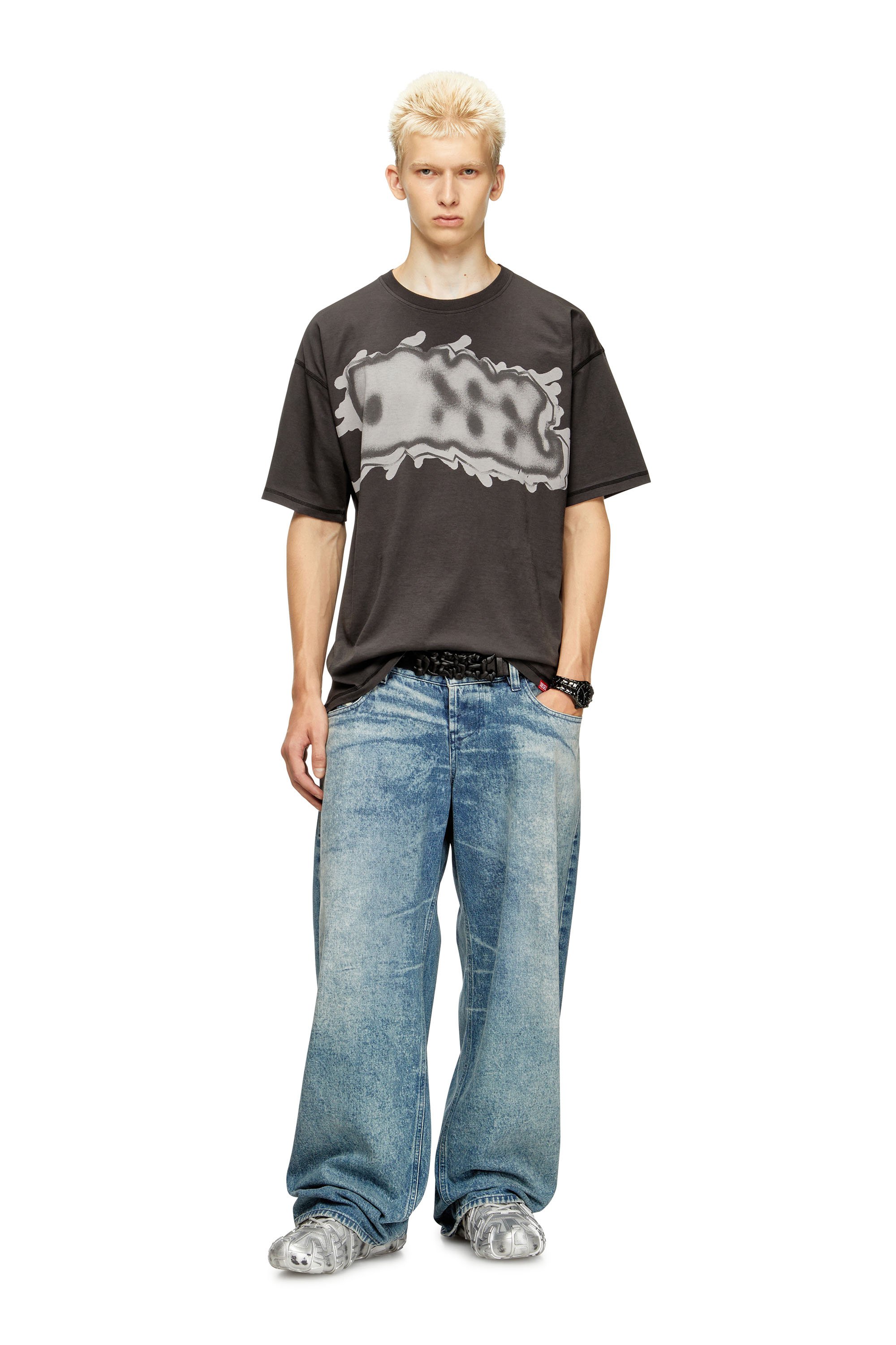 Diesel - T-LEONARD-IHBJ, Male's T-shirt with graffiti print in ダークグレー - 2