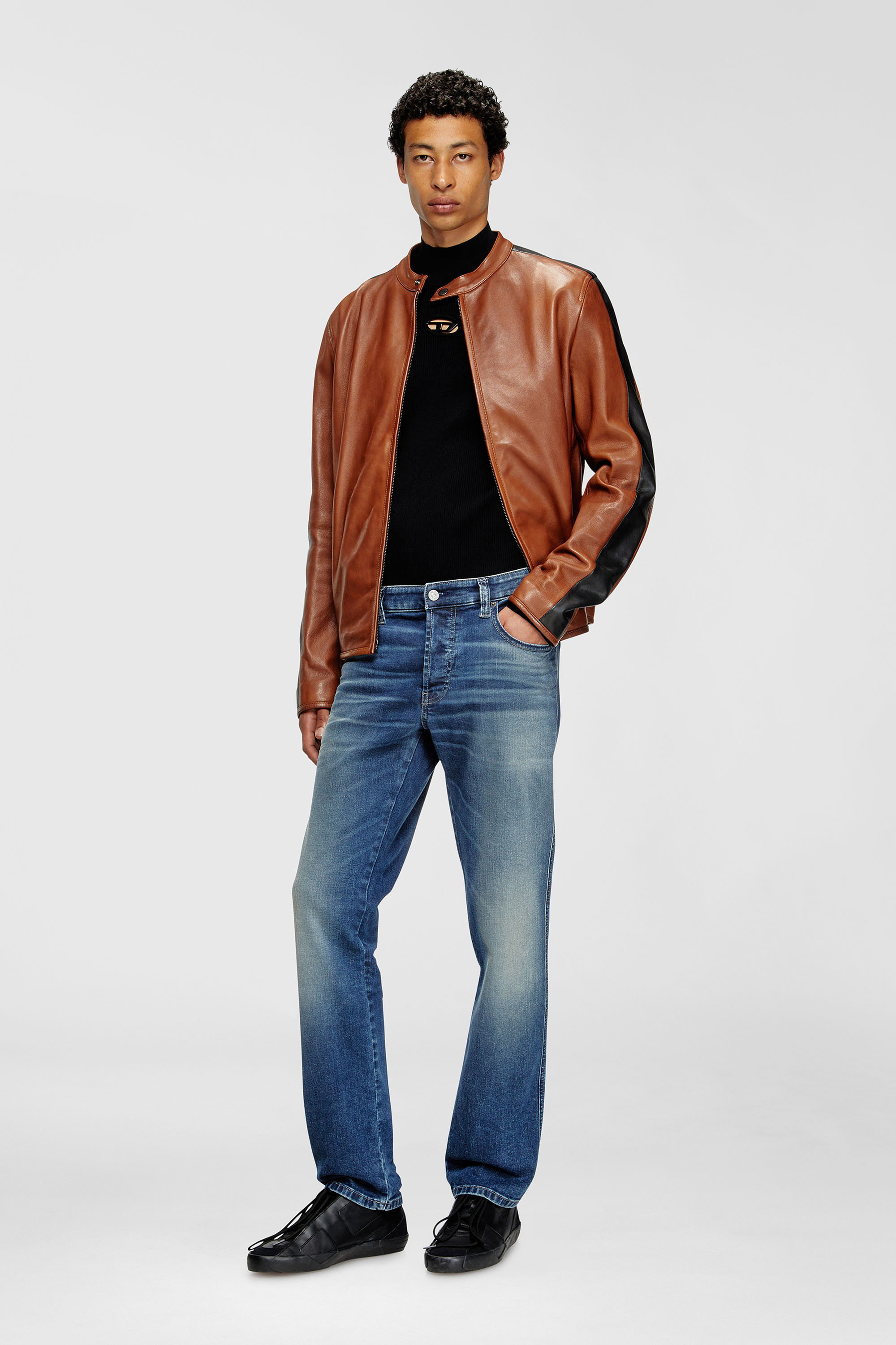 Diesel - S-SLANTE-D LOW, Male's スニーカー in ブラック - 2