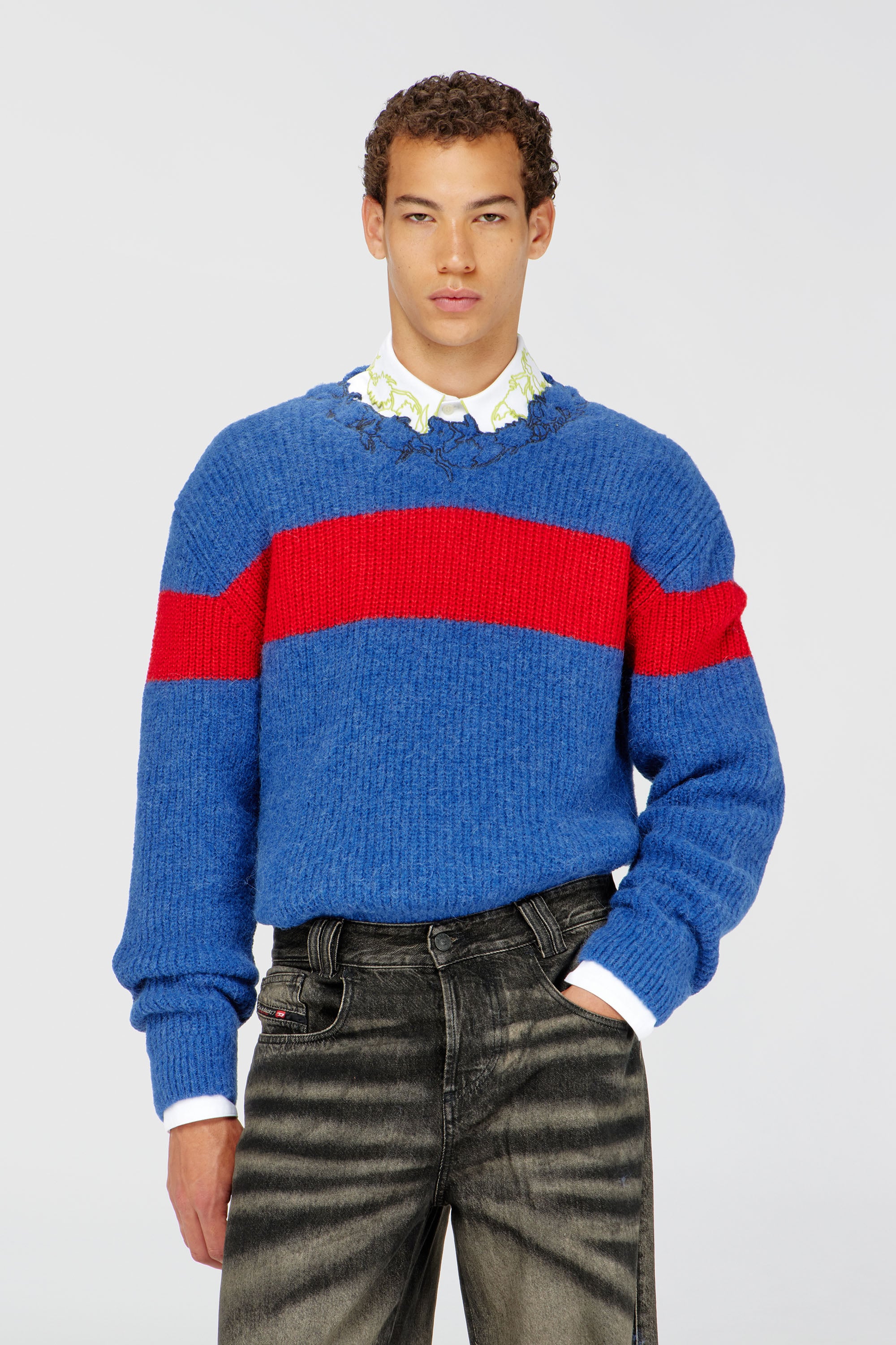 Diesel - K-SOREN, Male's Alpaca-blend jumper with jagged floral neck in レッド/ブルー - 1