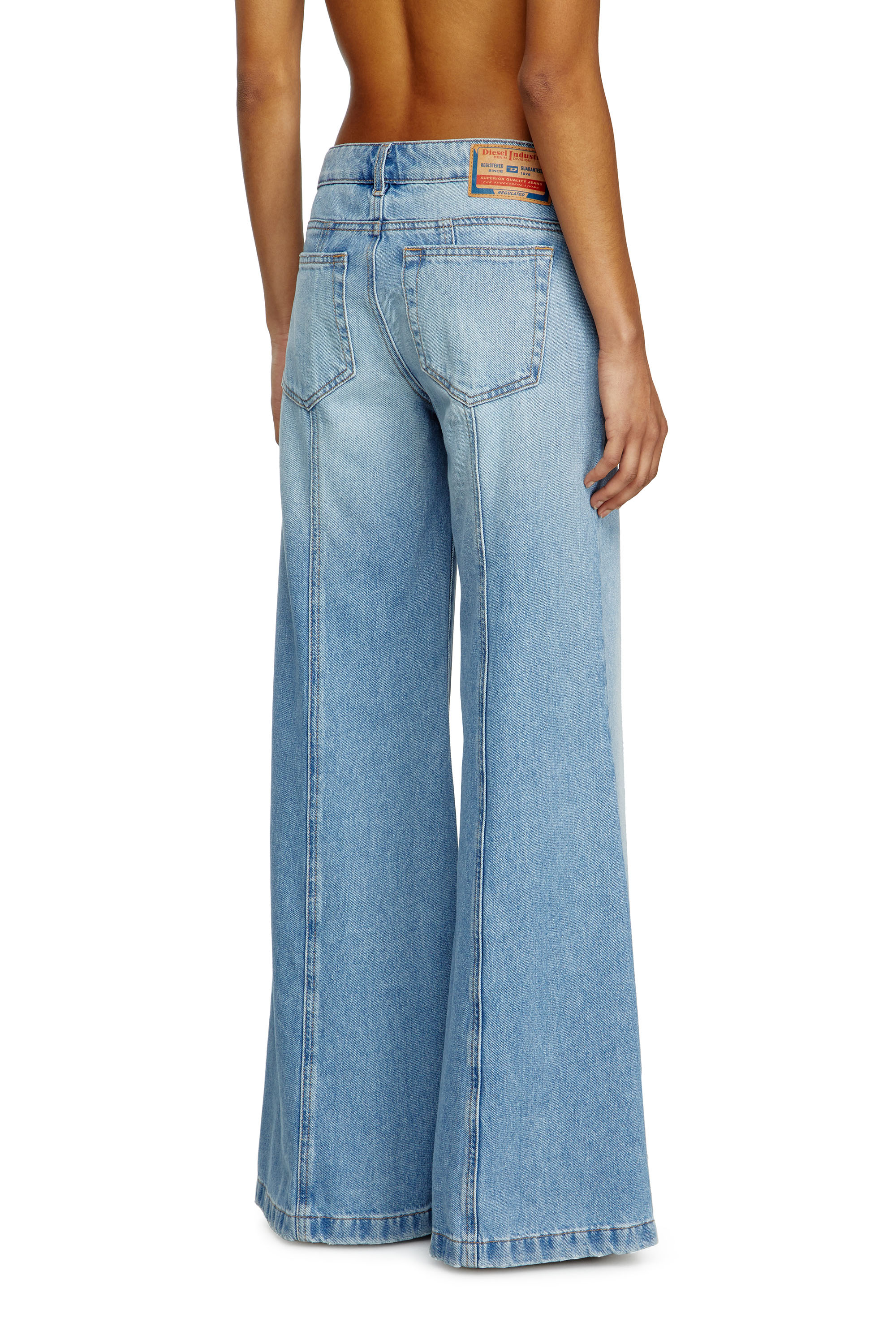 Diesel - Female's Flare Jeans D-Akii 0CLBA, ライトブルー - 4