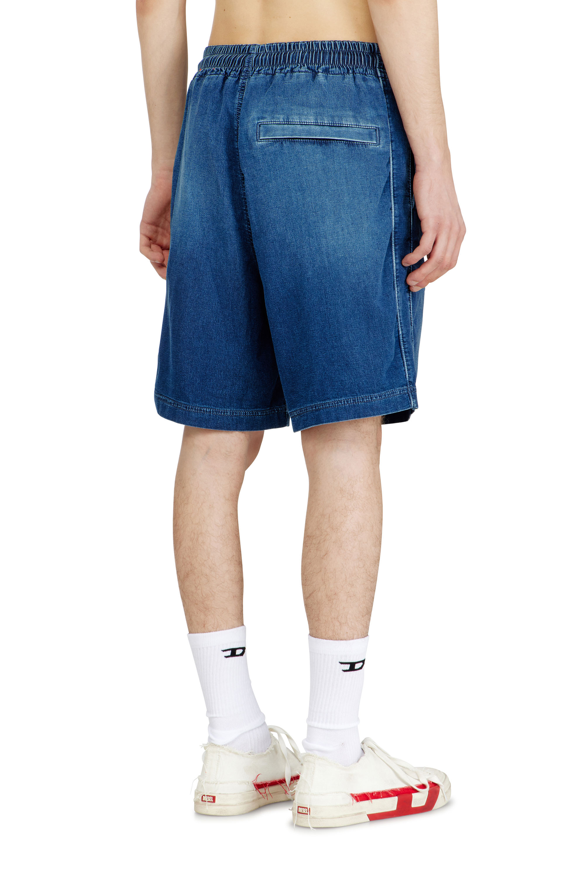 Diesel - D-BOXY JOGGJEANS, Male's Loose denim shorts in JoggJeans in ミディアムブルー - 4