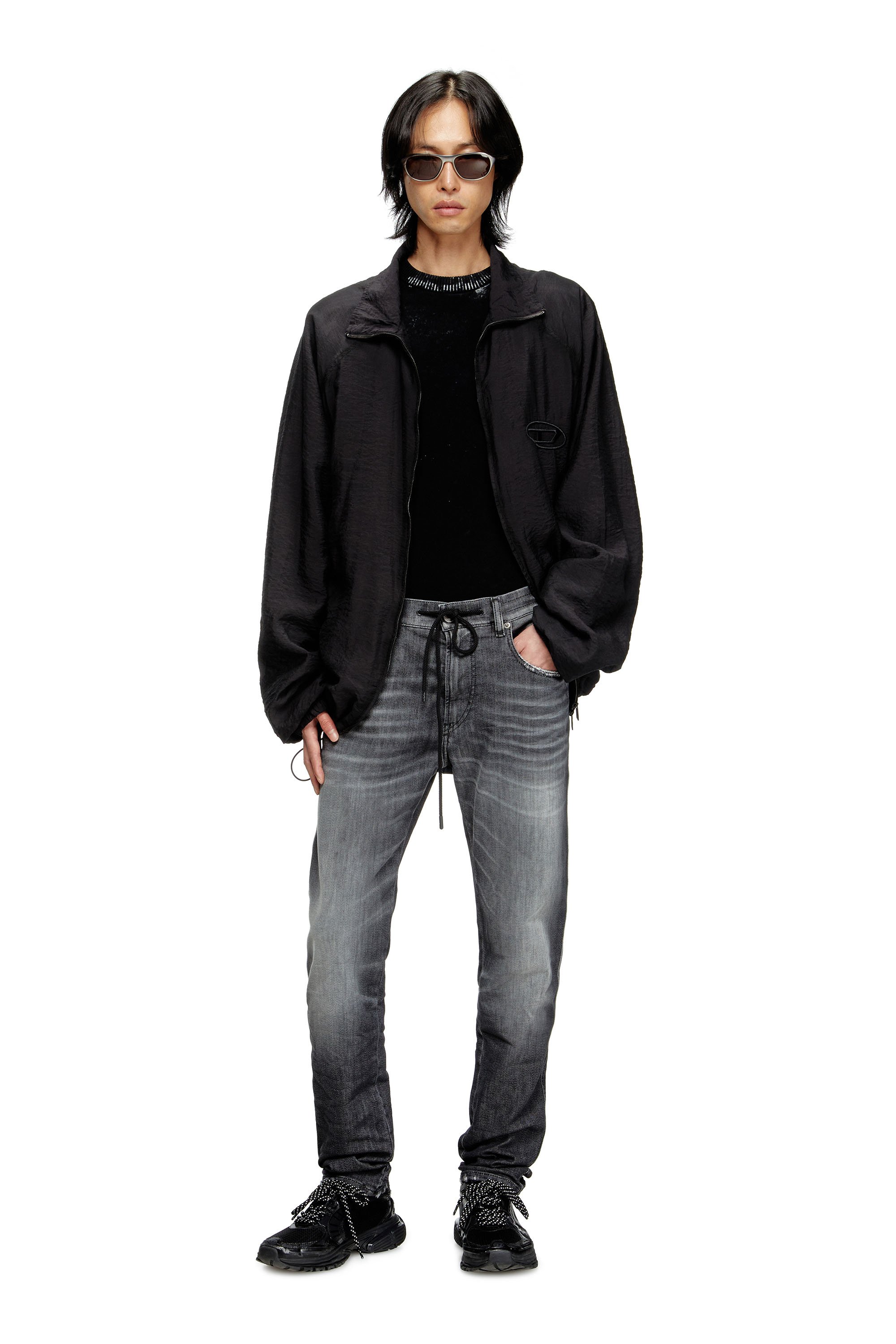 Diesel - Male's Slim 2062 D-Strukt Joggjeans® 09M67, ブラック/ダークグレー - 2
