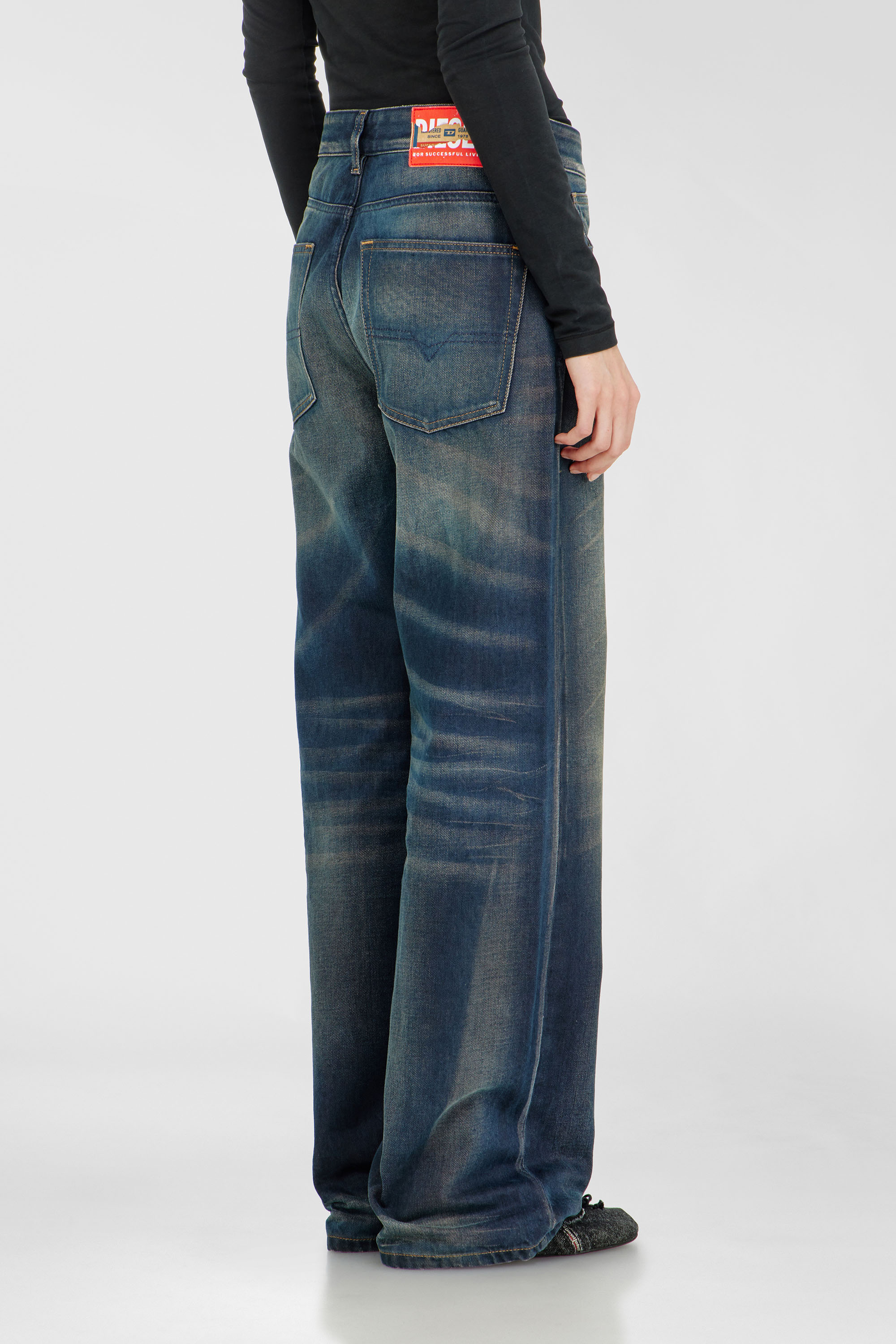 Diesel - Female's Relaxed Jeans 1990 D-Waigee 09R09, ダークブルー - 5