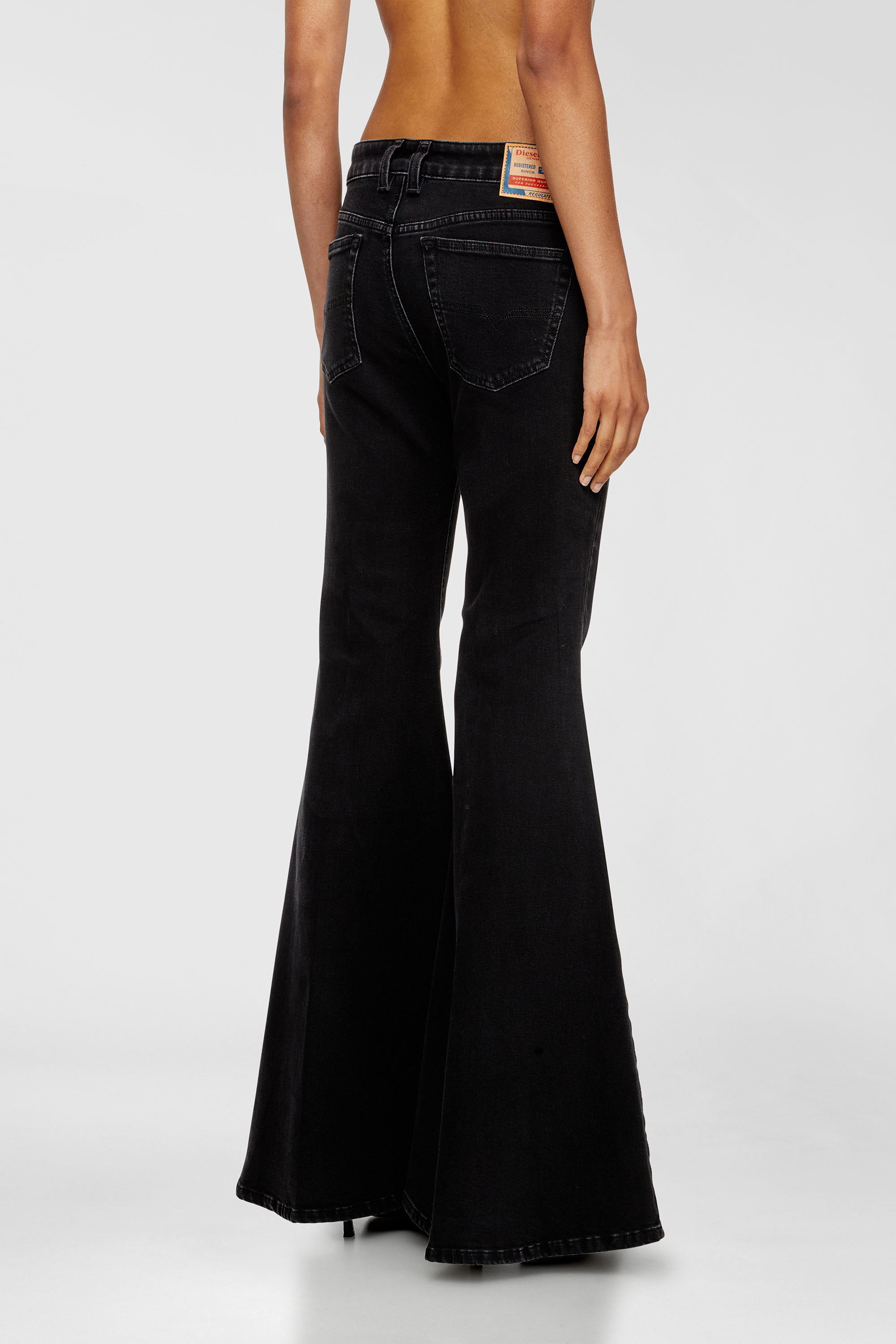 Diesel - Female's Flare Jeans 1970 D-Bleess 09M69, ブラック/ダークグレー - 3