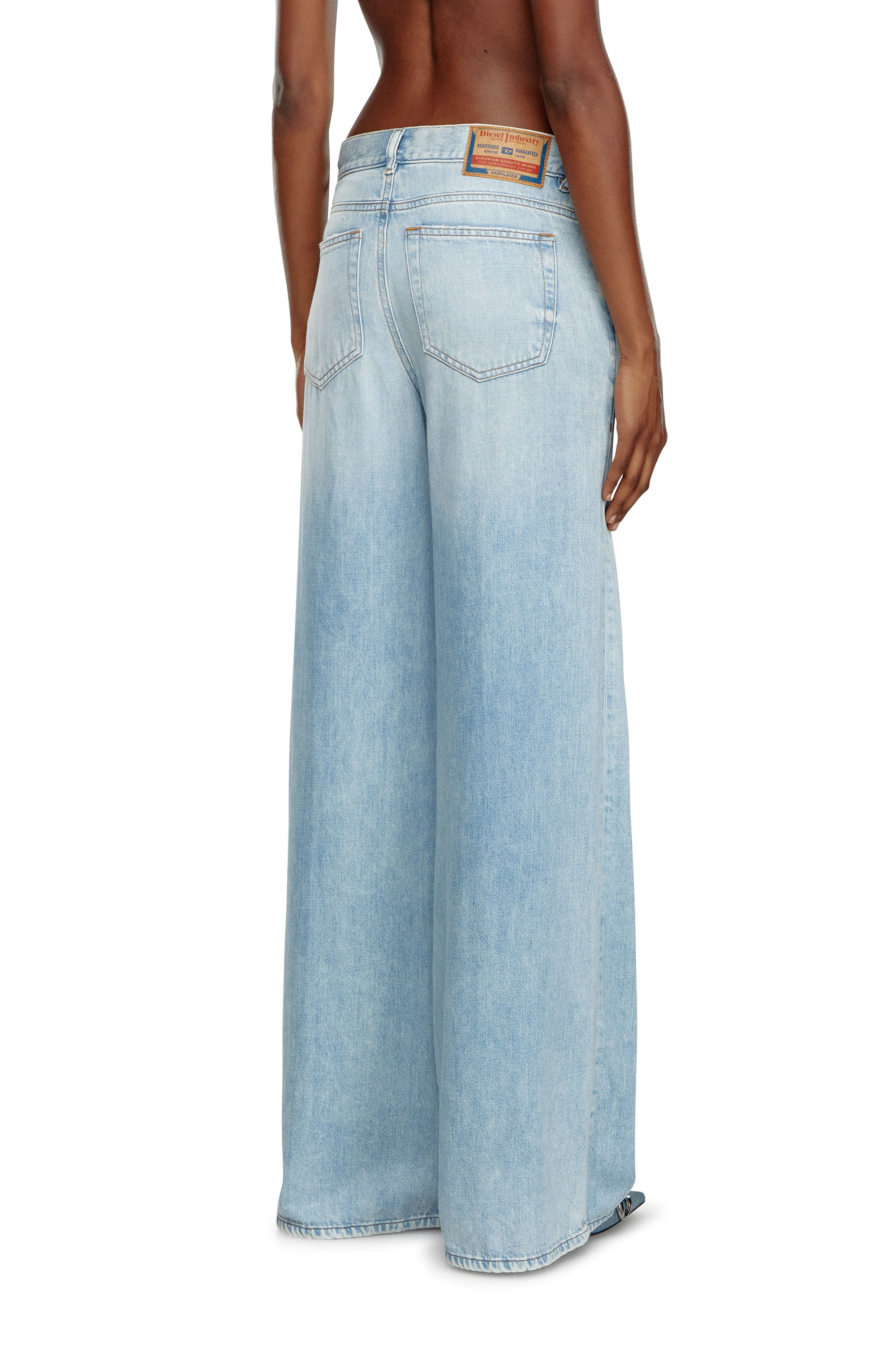 Diesel - Female's Flare Jeans 1978 D-Akemi 068MQ, ライトブルー - 4