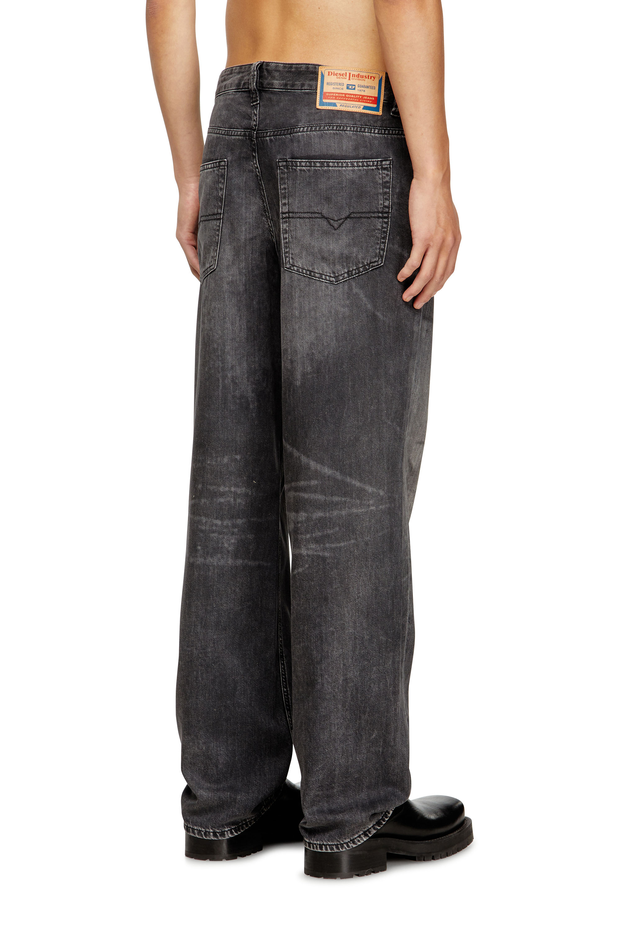 Diesel - Male's Relaxed Jeans 2001 D-Macro 0CEBC, ブラック/ダークグレー - 4