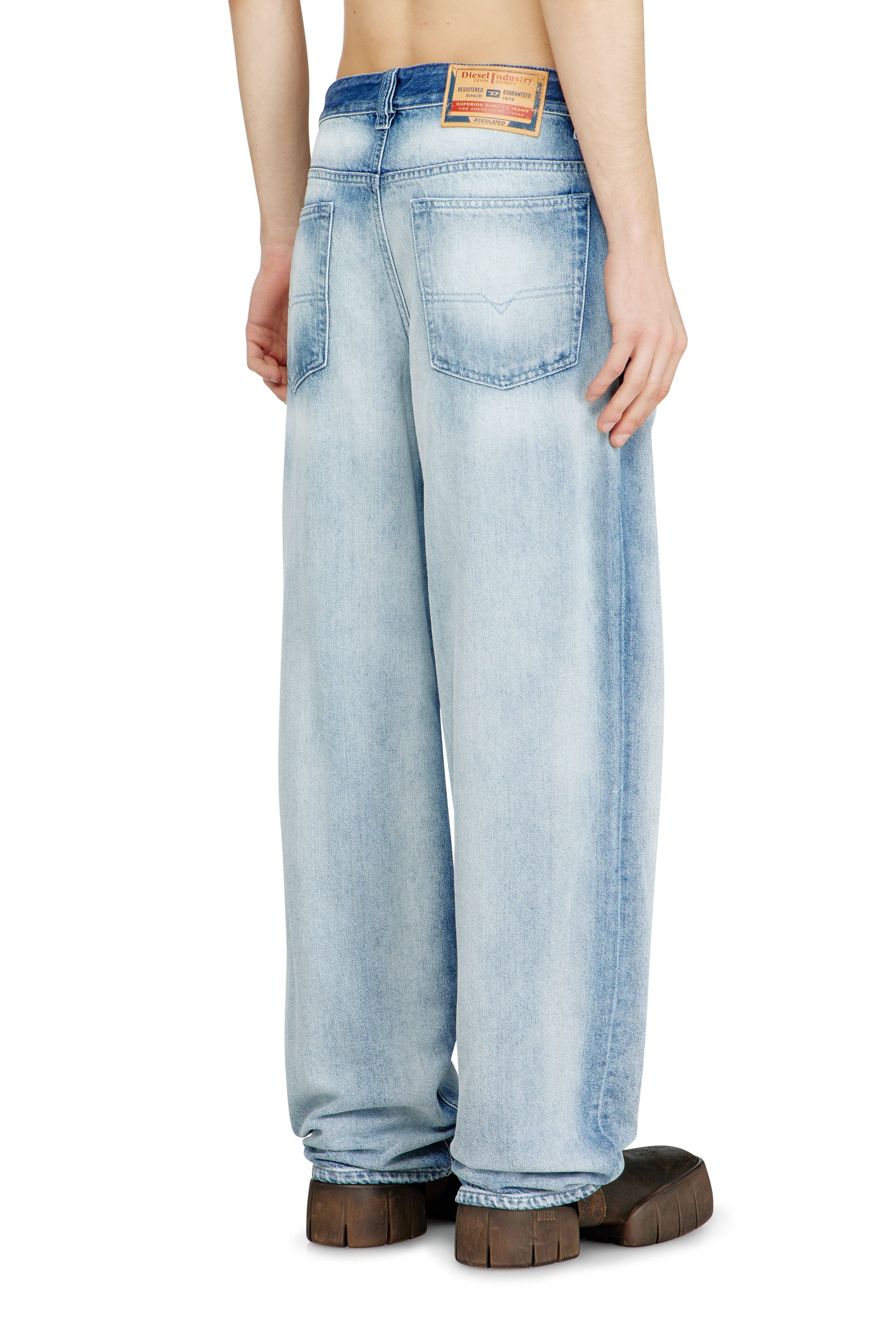 Diesel - Male's Relaxed Jeans 2001 D-Macro 09P29, ライトブルー - 4